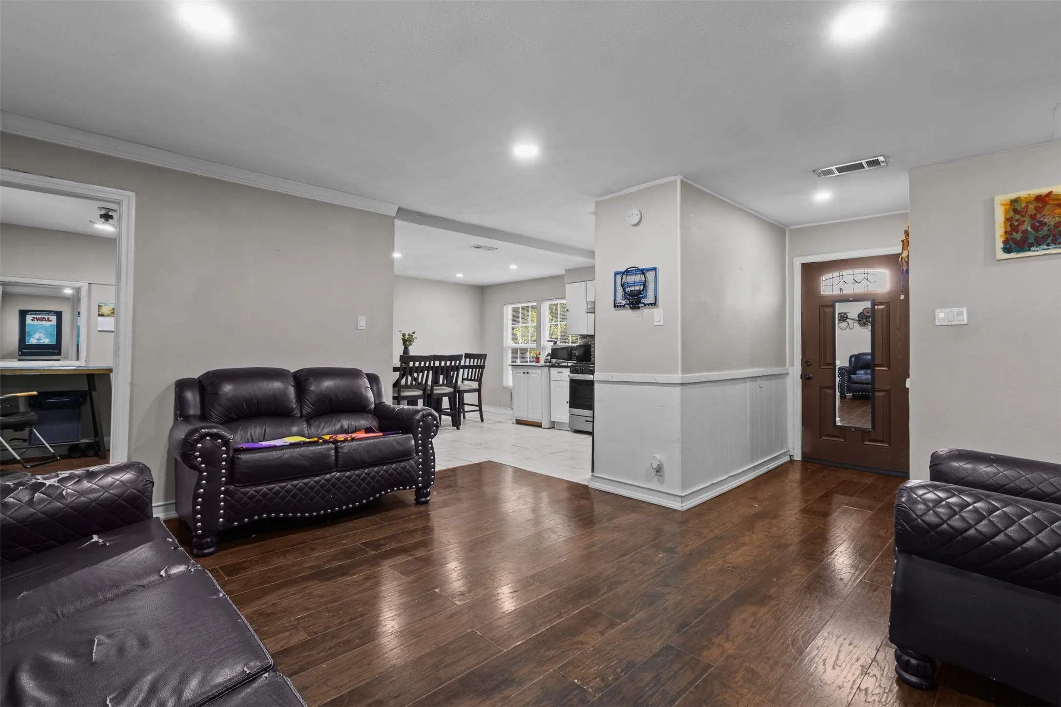 Single Family Residence For Sale in Dallas County , 1418 Briarwood Drive, Mesquite, Texas 75149, 3 Bedroom, 1 Bathroom, Garage spaces, 1,183 Sqft, built in 1969, mls#21313566, Real Estate Agent in Mesquite, Homes For Sale in Dallas county, Homes For Sale in Mesquite, Realtor in Mesquite Texas, Real Estate Brokerage Independent Realty Texas, Luminita Cordes Realtor
