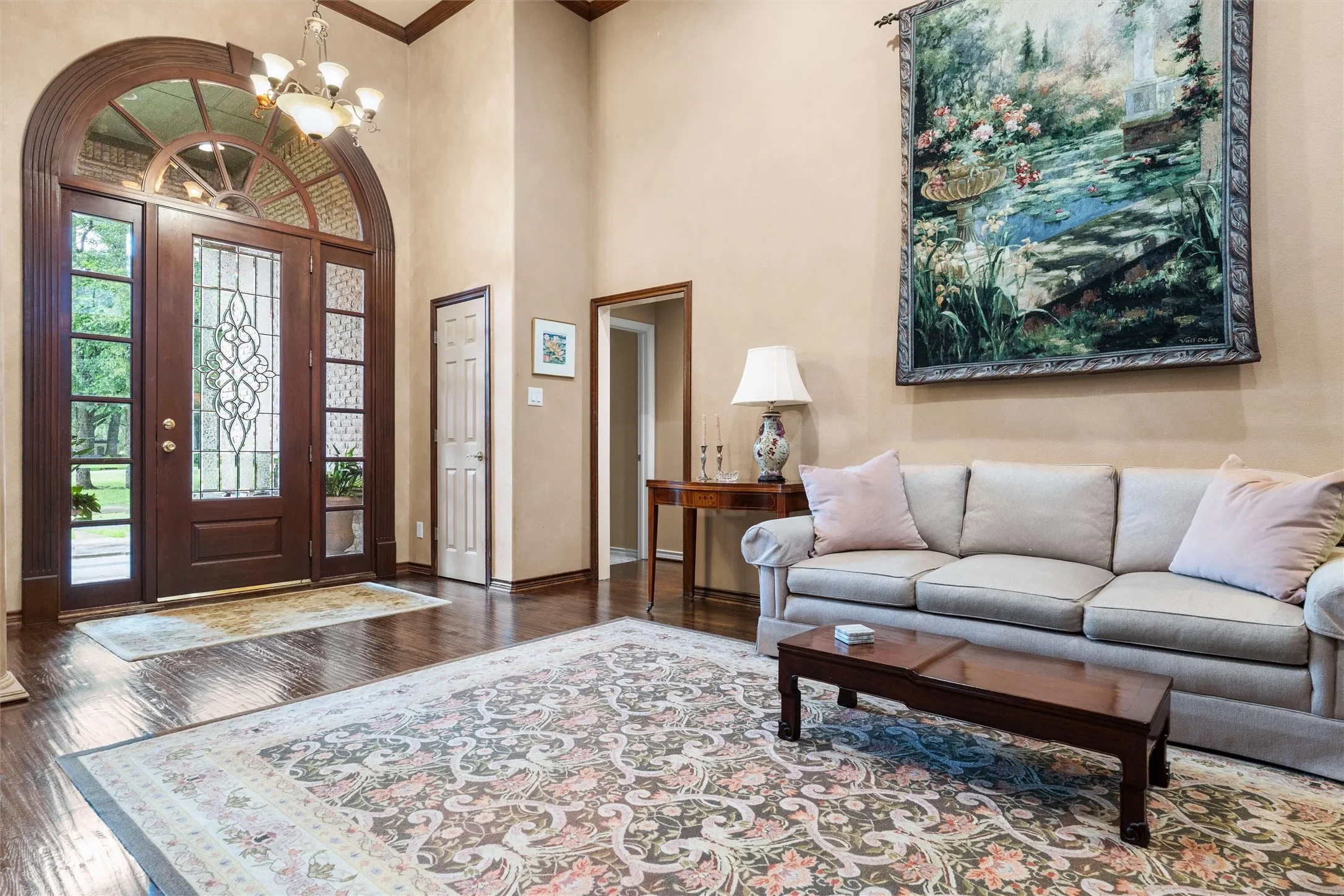 Grand entrance foyer with sitting area