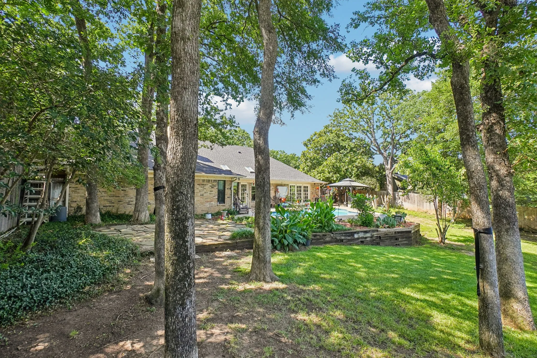 Single Family Residence For Sale in Tarrant County , 6102 Waterview Drive, Arlington, Texas 76016, 4 Bedroom, 3 Bathroom, 2 Garage spaces, 2,761 Sqft, built in 1978, mls#21311516, Real Estate Agent in Arlington, Homes For Sale in Tarrant county, Homes For Sale in Arlington, Realtor in Arlington Texas, Real Estate Brokerage Independent Realty Texas, Luminita Cordes Realtor