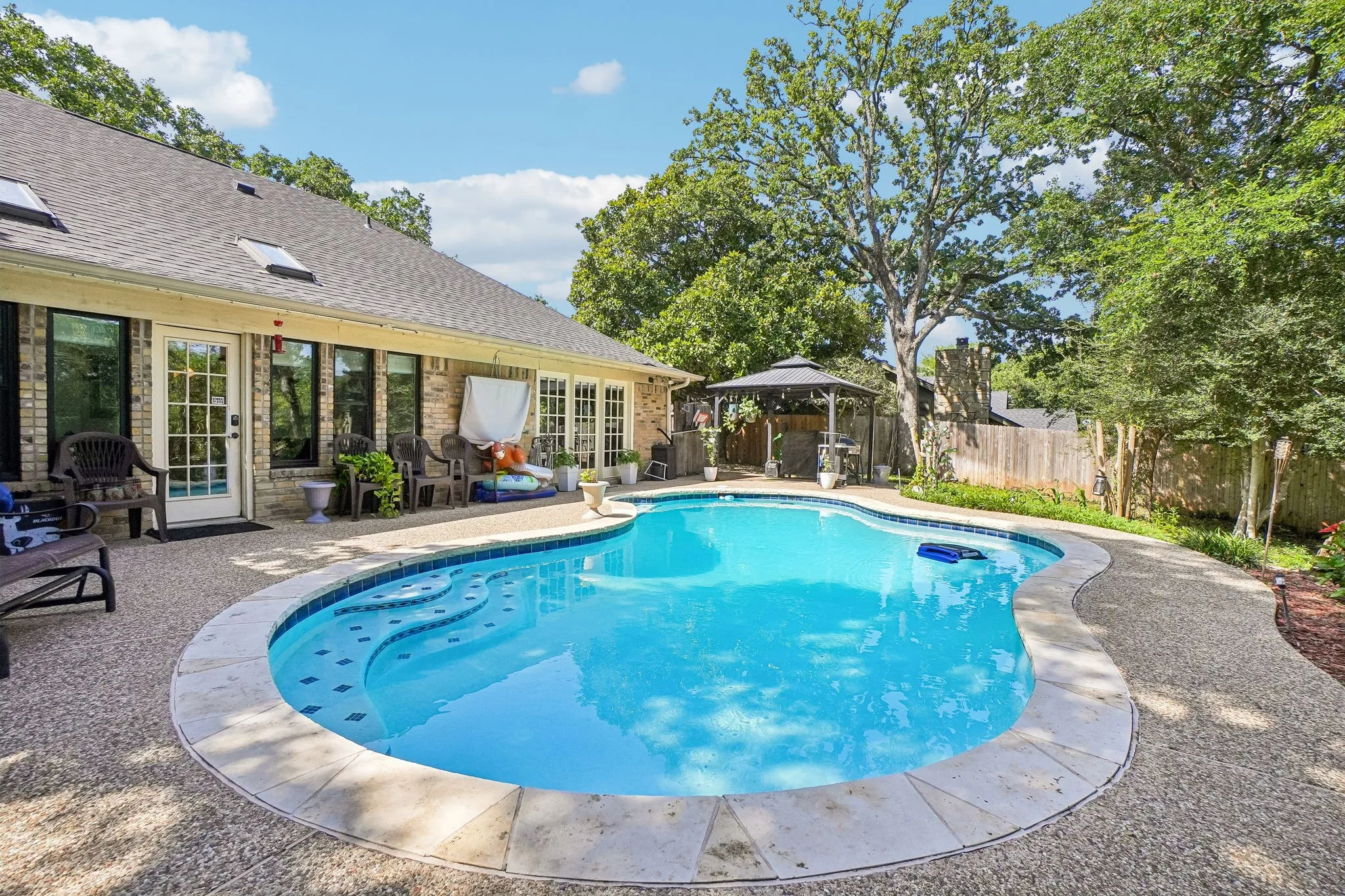 Single Family Residence For Sale in Tarrant County , 6102 Waterview Drive, Arlington, Texas 76016, 4 Bedroom, 3 Bathroom, 2 Garage spaces, 2,761 Sqft, built in 1978, mls#21311516, Real Estate Agent in Arlington, Homes For Sale in Tarrant county, Homes For Sale in Arlington, Realtor in Arlington Texas, Real Estate Brokerage Independent Realty Texas, Luminita Cordes Realtor