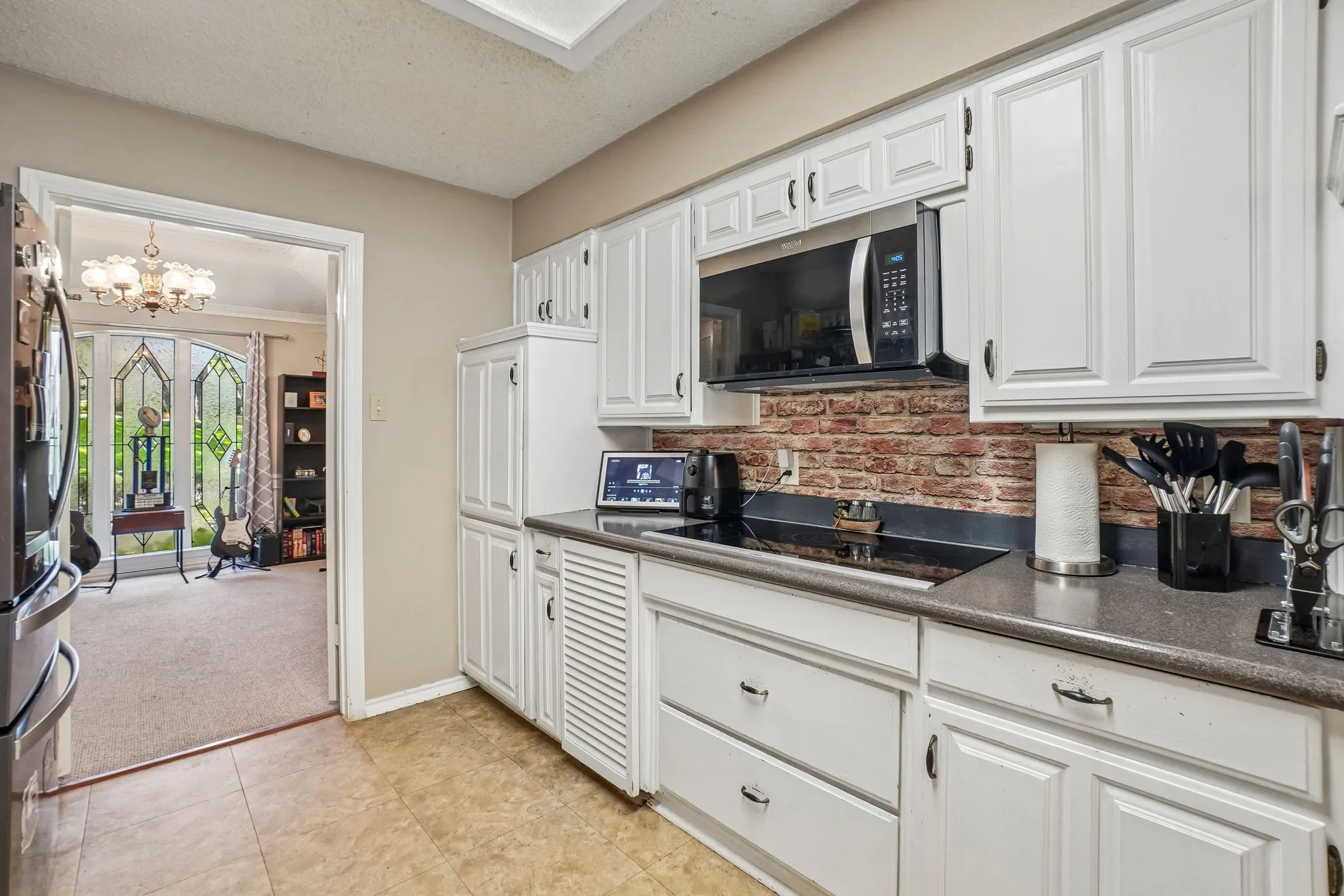 Single Family Residence For Sale in Tarrant County , 6102 Waterview Drive, Arlington, Texas 76016, 4 Bedroom, 3 Bathroom, 2 Garage spaces, 2,761 Sqft, built in 1978, mls#21311516, Real Estate Agent in Arlington, Homes For Sale in Tarrant county, Homes For Sale in Arlington, Realtor in Arlington Texas, Real Estate Brokerage Independent Realty Texas, Luminita Cordes Realtor