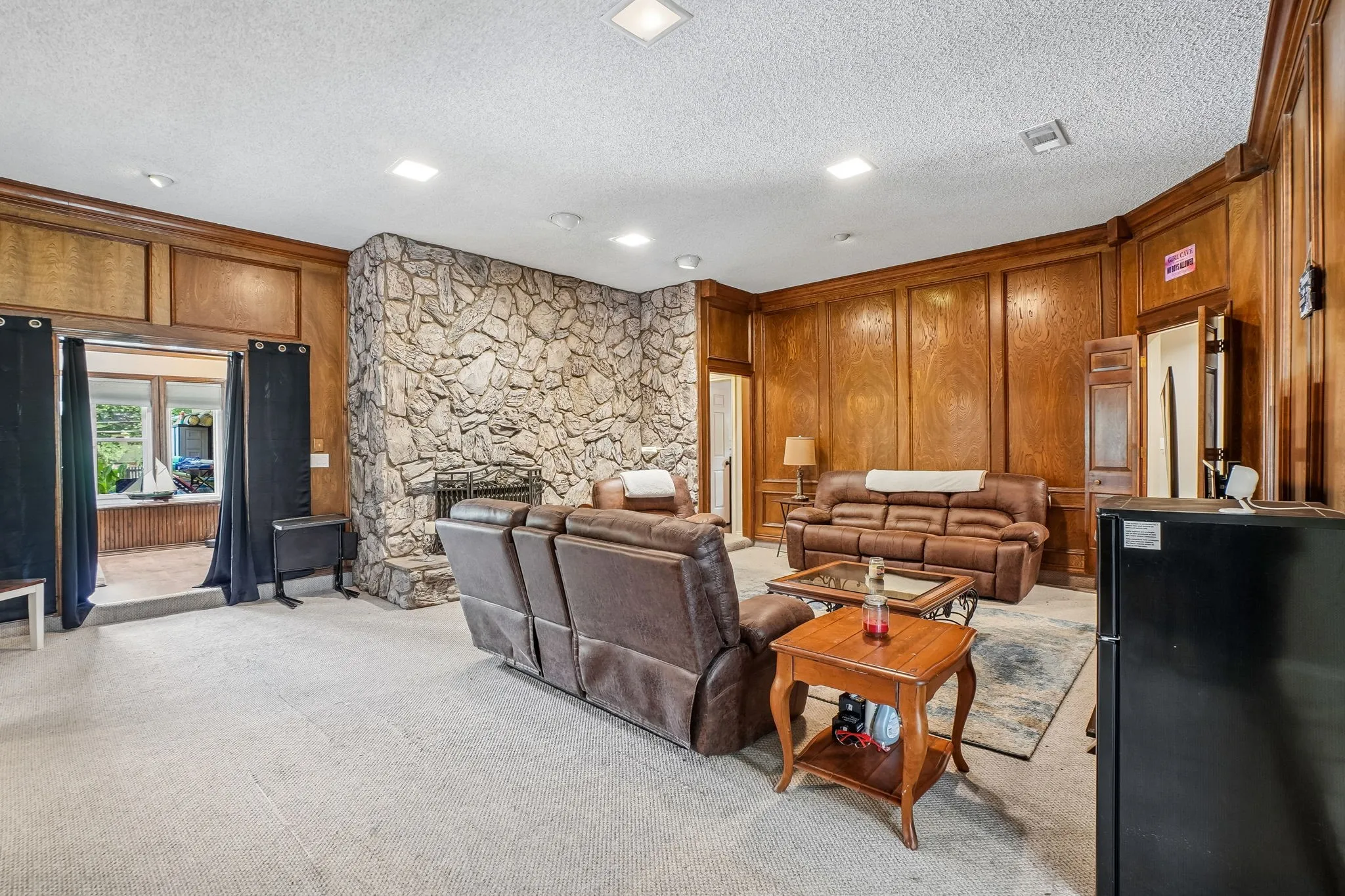 Single Family Residence For Sale in Tarrant County , 6102 Waterview Drive, Arlington, Texas 76016, 4 Bedroom, 3 Bathroom, 2 Garage spaces, 2,761 Sqft, built in 1978, mls#21311516, Real Estate Agent in Arlington, Homes For Sale in Tarrant county, Homes For Sale in Arlington, Realtor in Arlington Texas, Real Estate Brokerage Independent Realty Texas, Luminita Cordes Realtor