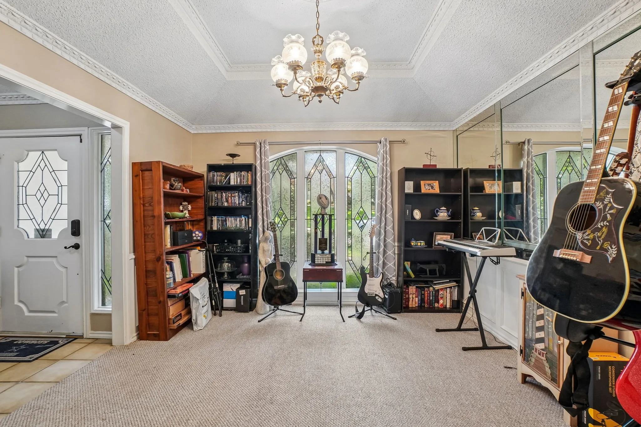 Single Family Residence For Sale in Tarrant County , 6102 Waterview Drive, Arlington, Texas 76016, 4 Bedroom, 3 Bathroom, 2 Garage spaces, 2,761 Sqft, built in 1978, mls#21311516, Real Estate Agent in Arlington, Homes For Sale in Tarrant county, Homes For Sale in Arlington, Realtor in Arlington Texas, Real Estate Brokerage Independent Realty Texas, Luminita Cordes Realtor