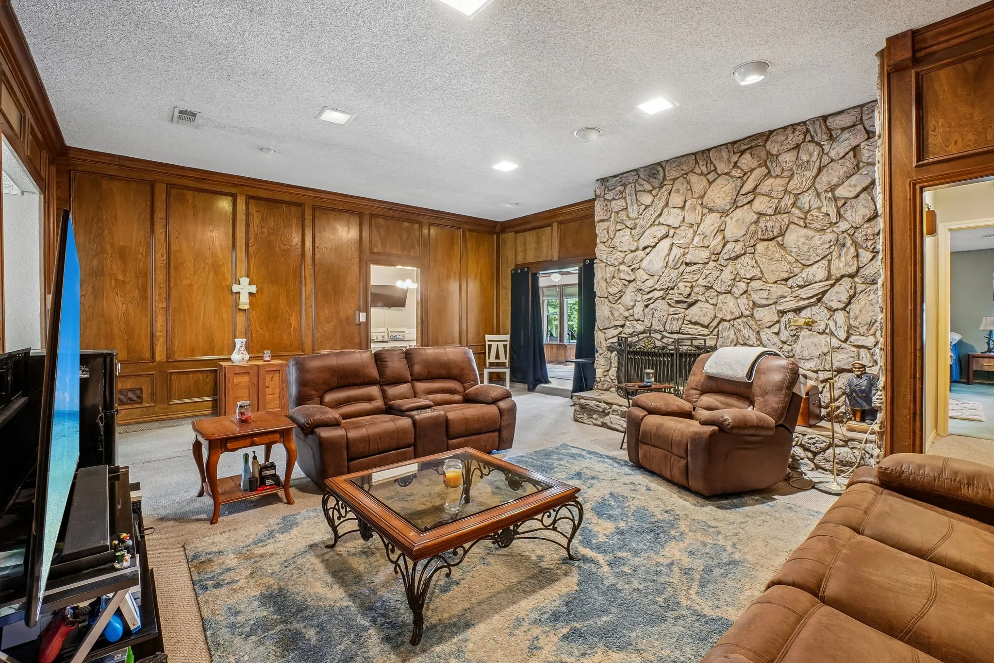 Single Family Residence For Sale in Tarrant County , 6102 Waterview Drive, Arlington, Texas 76016, 4 Bedroom, 3 Bathroom, 2 Garage spaces, 2,761 Sqft, built in 1978, mls#21311516, Real Estate Agent in Arlington, Homes For Sale in Tarrant county, Homes For Sale in Arlington, Realtor in Arlington Texas, Real Estate Brokerage Independent Realty Texas, Luminita Cordes Realtor