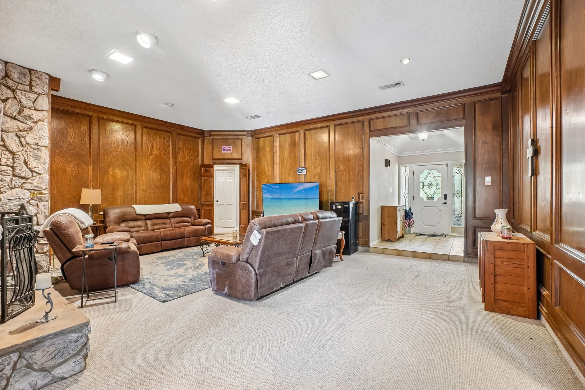 Single Family Residence For Sale in Tarrant County , 6102 Waterview Drive, Arlington, Texas 76016, 4 Bedroom, 3 Bathroom, 2 Garage spaces, 2,761 Sqft, built in 1978, mls#21311516, Real Estate Agent in Arlington, Homes For Sale in Tarrant county, Homes For Sale in Arlington, Realtor in Arlington Texas, Real Estate Brokerage Independent Realty Texas, Luminita Cordes Realtor