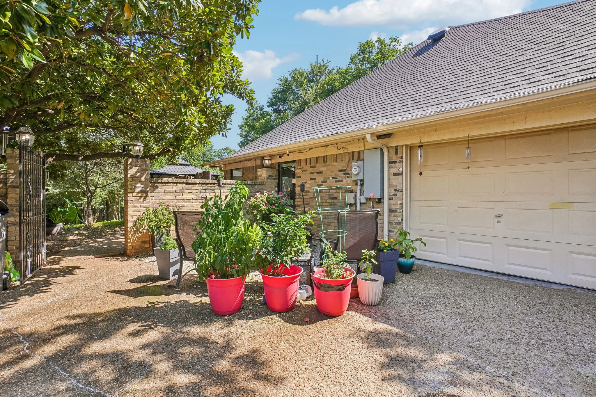Single Family Residence For Sale in Tarrant County , 6102 Waterview Drive, Arlington, Texas 76016, 4 Bedroom, 3 Bathroom, 2 Garage spaces, 2,761 Sqft, built in 1978, mls#21311516, Real Estate Agent in Arlington, Homes For Sale in Tarrant county, Homes For Sale in Arlington, Realtor in Arlington Texas, Real Estate Brokerage Independent Realty Texas, Luminita Cordes Realtor