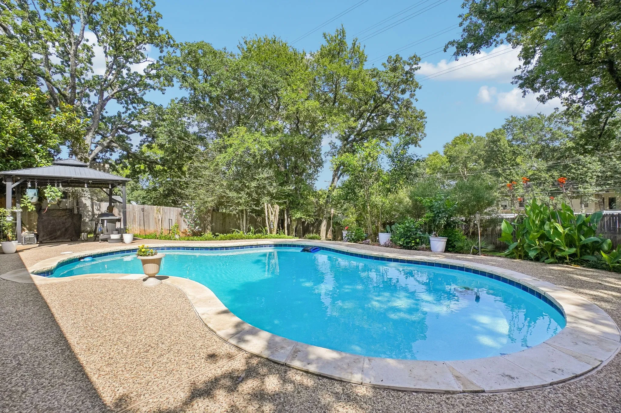 Single Family Residence For Sale in Tarrant County , 6102 Waterview Drive, Arlington, Texas 76016, 4 Bedroom, 3 Bathroom, 2 Garage spaces, 2,761 Sqft, built in 1978, mls#21311516, Real Estate Agent in Arlington, Homes For Sale in Tarrant county, Homes For Sale in Arlington, Realtor in Arlington Texas, Real Estate Brokerage Independent Realty Texas, Luminita Cordes Realtor
