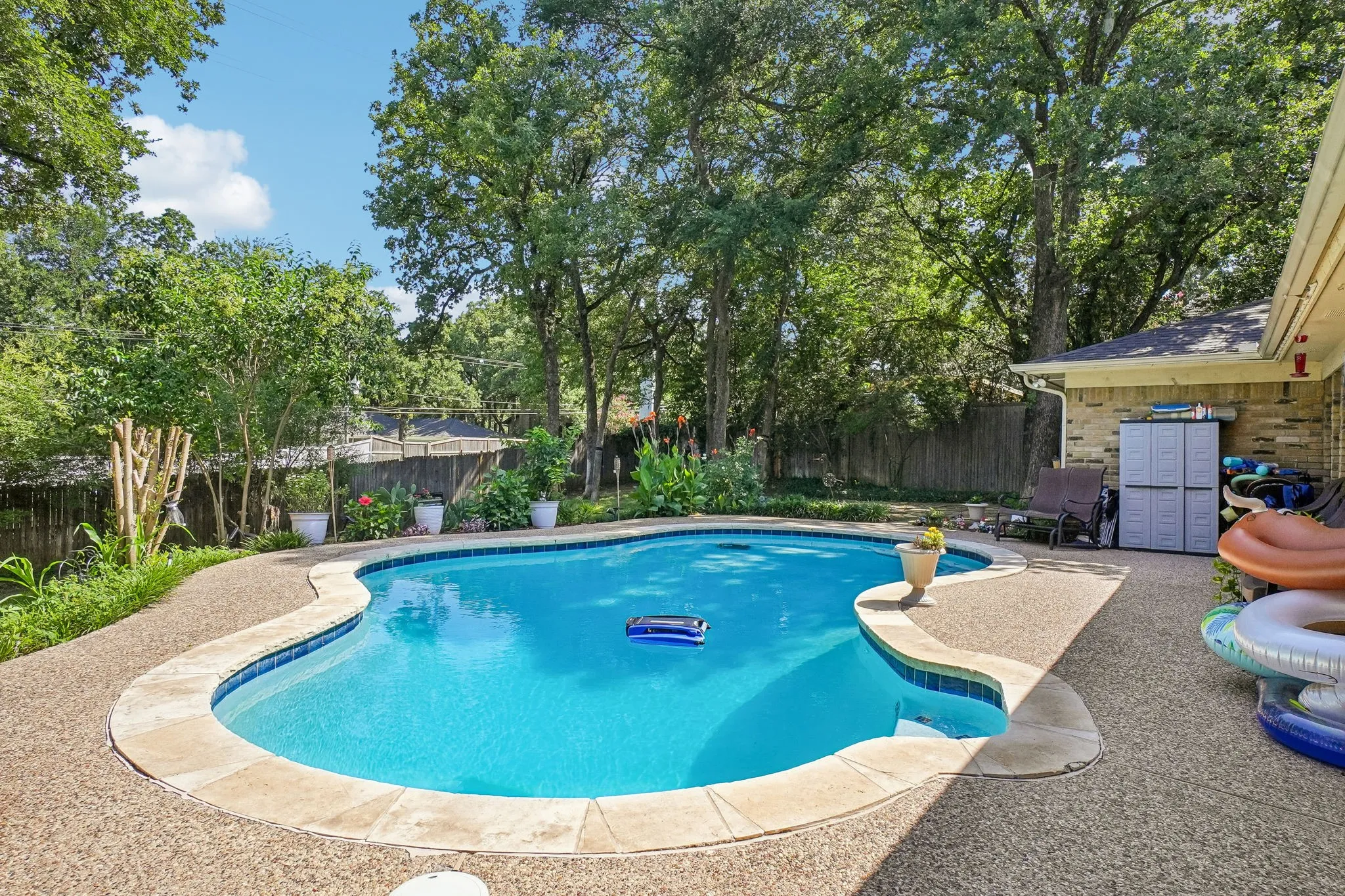 Single Family Residence For Sale in Tarrant County , 6102 Waterview Drive, Arlington, Texas 76016, 4 Bedroom, 3 Bathroom, 2 Garage spaces, 2,761 Sqft, built in 1978, mls#21311516, Real Estate Agent in Arlington, Homes For Sale in Tarrant county, Homes For Sale in Arlington, Realtor in Arlington Texas, Real Estate Brokerage Independent Realty Texas, Luminita Cordes Realtor