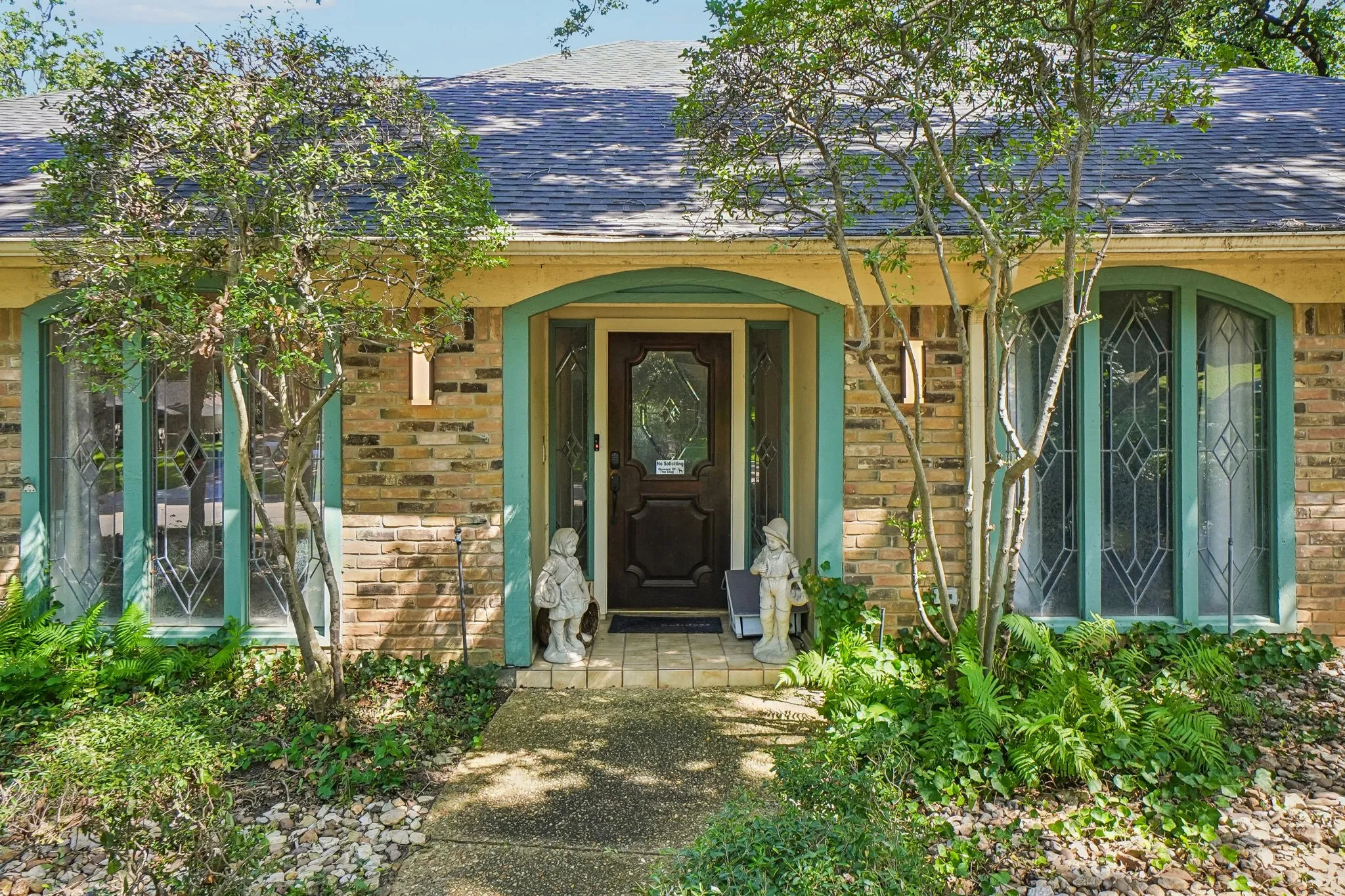 Single Family Residence For Sale in Tarrant County , 6102 Waterview Drive, Arlington, Texas 76016, 4 Bedroom, 3 Bathroom, 2 Garage spaces, 2,761 Sqft, built in 1978, mls#21311516, Real Estate Agent in Arlington, Homes For Sale in Tarrant county, Homes For Sale in Arlington, Realtor in Arlington Texas, Real Estate Brokerage Independent Realty Texas, Luminita Cordes Realtor