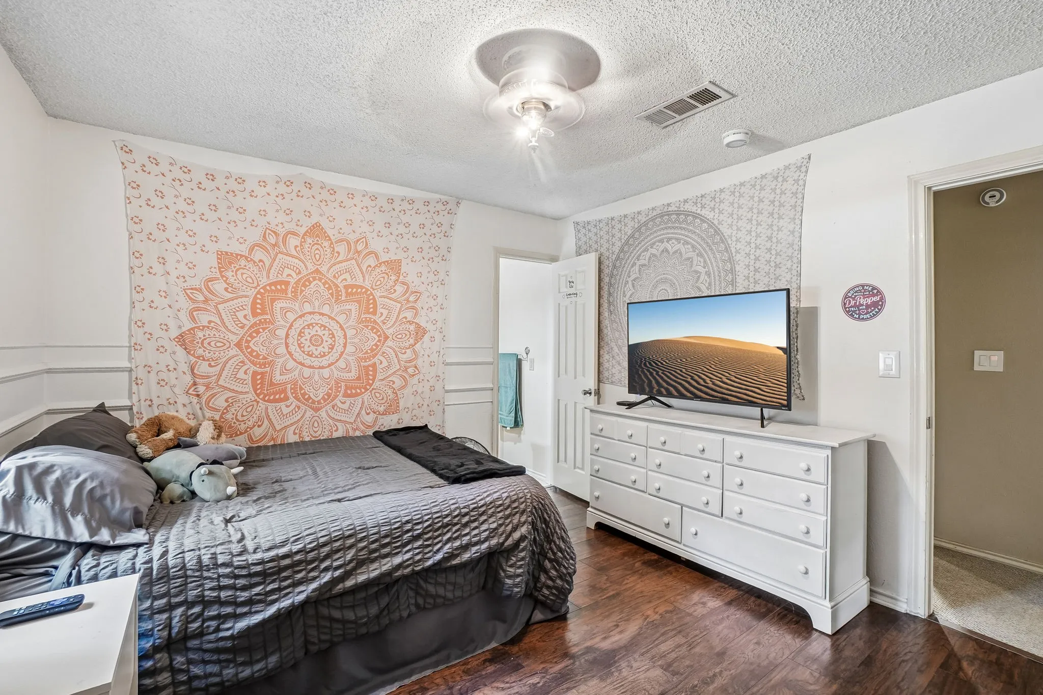 Single Family Residence For Sale in Tarrant County , 6102 Waterview Drive, Arlington, Texas 76016, 4 Bedroom, 3 Bathroom, 2 Garage spaces, 2,761 Sqft, built in 1978, mls#21311516, Real Estate Agent in Arlington, Homes For Sale in Tarrant county, Homes For Sale in Arlington, Realtor in Arlington Texas, Real Estate Brokerage Independent Realty Texas, Luminita Cordes Realtor