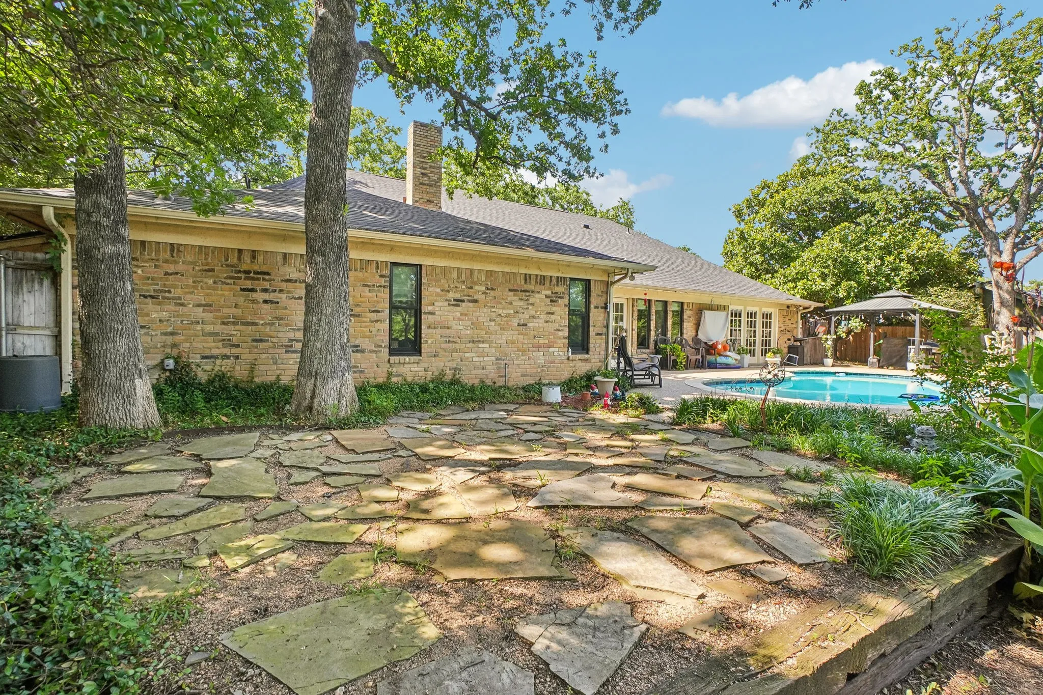 Single Family Residence For Sale in Tarrant County , 6102 Waterview Drive, Arlington, Texas 76016, 4 Bedroom, 3 Bathroom, 2 Garage spaces, 2,761 Sqft, built in 1978, mls#21311516, Real Estate Agent in Arlington, Homes For Sale in Tarrant county, Homes For Sale in Arlington, Realtor in Arlington Texas, Real Estate Brokerage Independent Realty Texas, Luminita Cordes Realtor