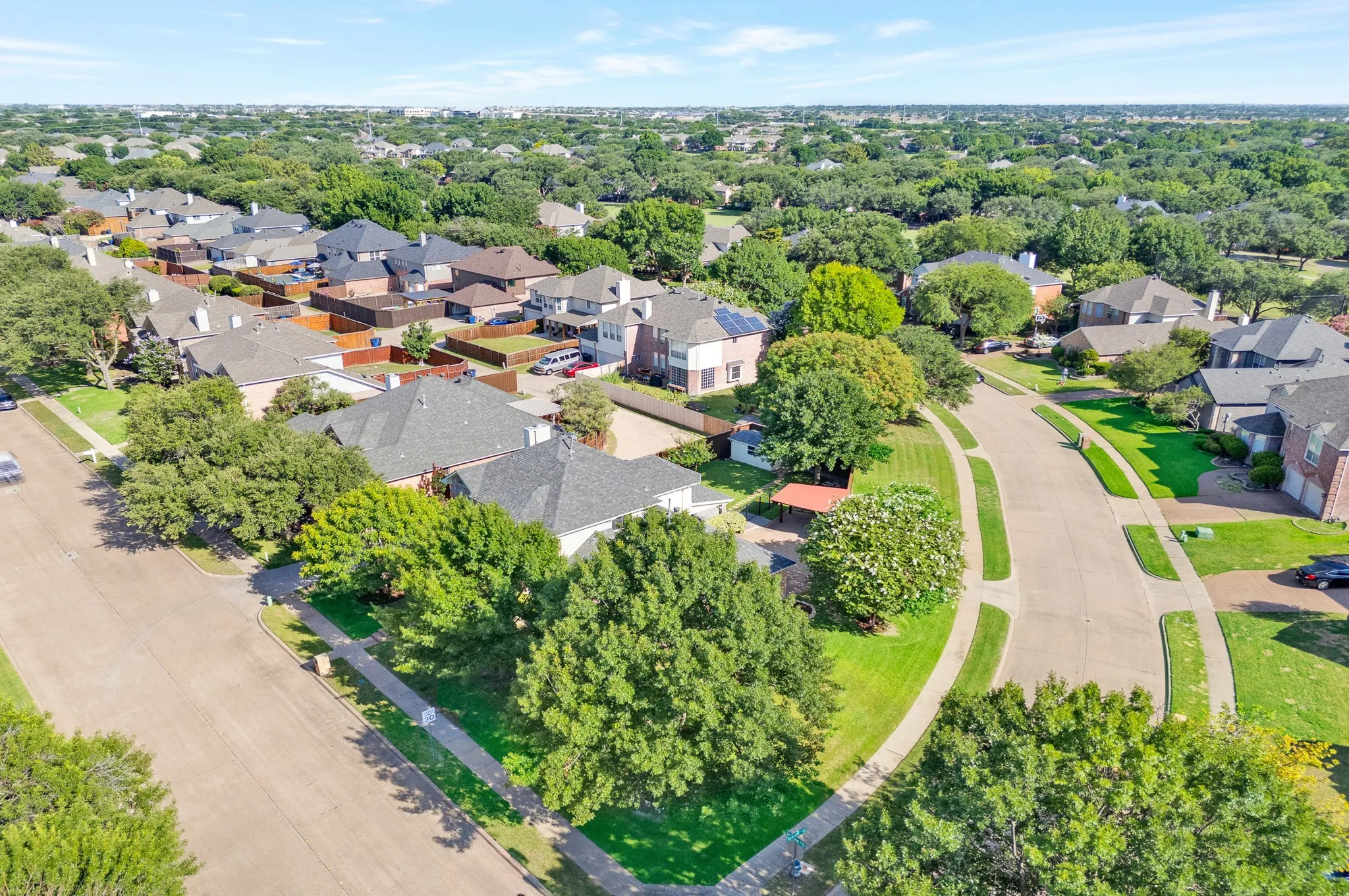 Single Family Residence For Sale in Collin County , 11113 Jereme Trail, Frisco, Texas 75035, 4 Bedroom, 3 Bathroom, 3 Garage spaces, 2,523 Sqft, built in 1995, mls#21313539, Real Estate Agent in Frisco, Homes For Sale in Collin county, Homes For Sale in Frisco, Realtor in Frisco Texas, Real Estate Brokerage Independent Realty Texas, Luminita Cordes Realtor