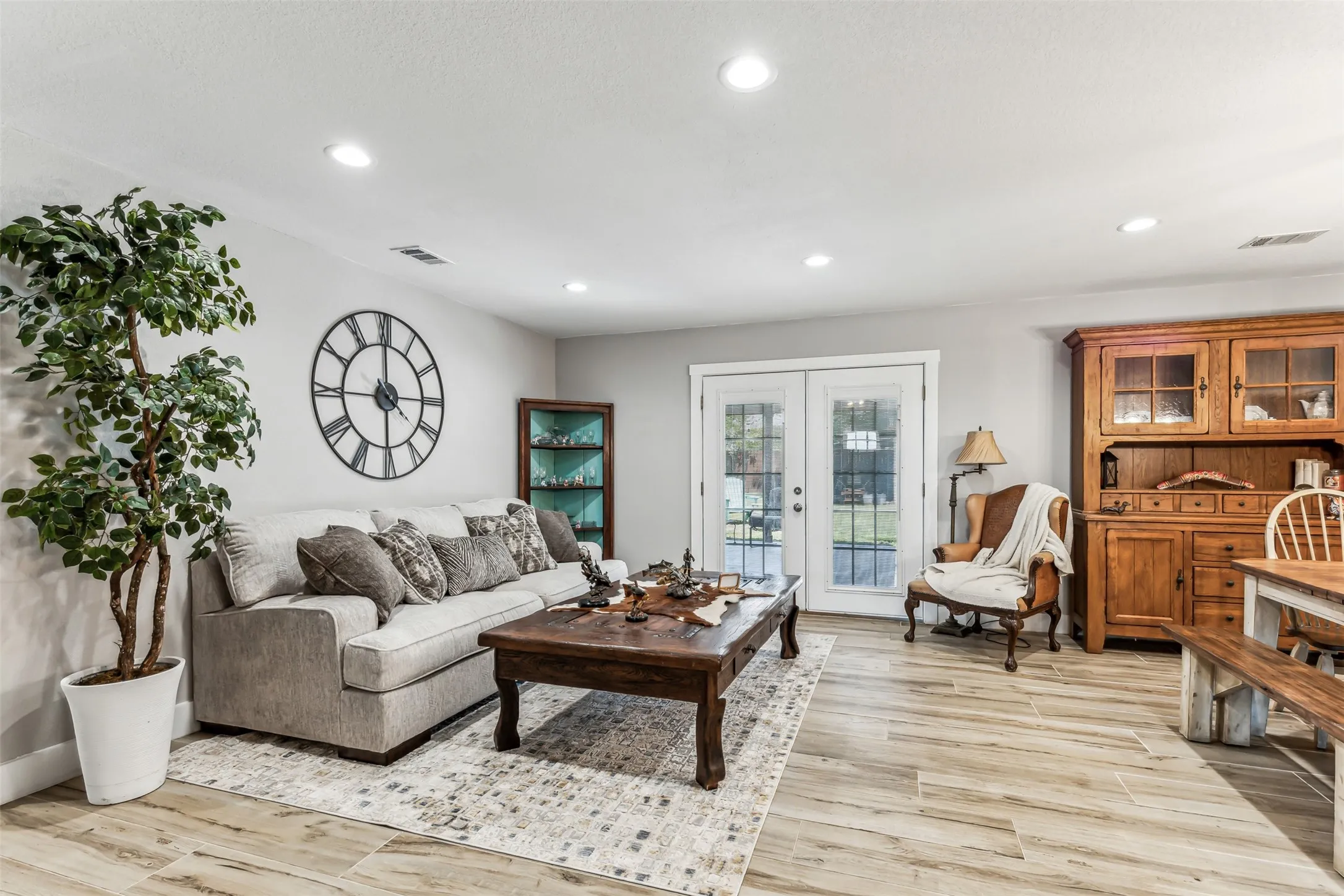 Single Family Residence For Sale in Johnson County , 304 W Links Drive, Godley, Texas 76044, 3 Bedroom, 2 Bathroom, 2 Garage spaces, 2,350 Sqft, built in 1966, mls#21311983, Real Estate Agent in Godley, Homes For Sale in Johnson county, Homes For Sale in Godley, Realtor in Godley Texas, Real Estate Brokerage Independent Realty Texas, Luminita Cordes Realtor