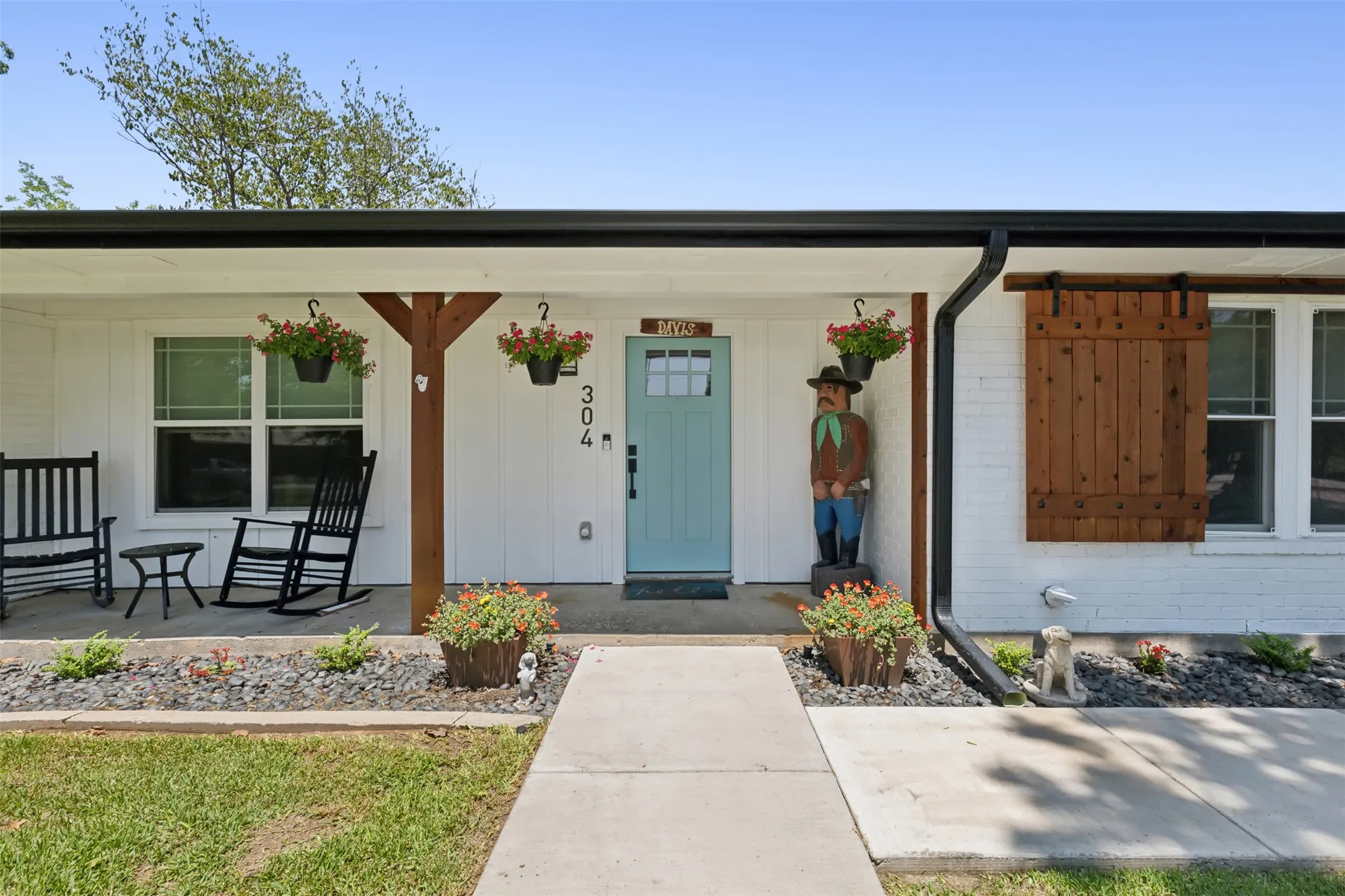 Single Family Residence For Sale in Johnson County , 304 W Links Drive, Godley, Texas 76044, 3 Bedroom, 2 Bathroom, 2 Garage spaces, 2,350 Sqft, built in 1966, mls#21311983, Real Estate Agent in Godley, Homes For Sale in Johnson county, Homes For Sale in Godley, Realtor in Godley Texas, Real Estate Brokerage Independent Realty Texas, Luminita Cordes Realtor