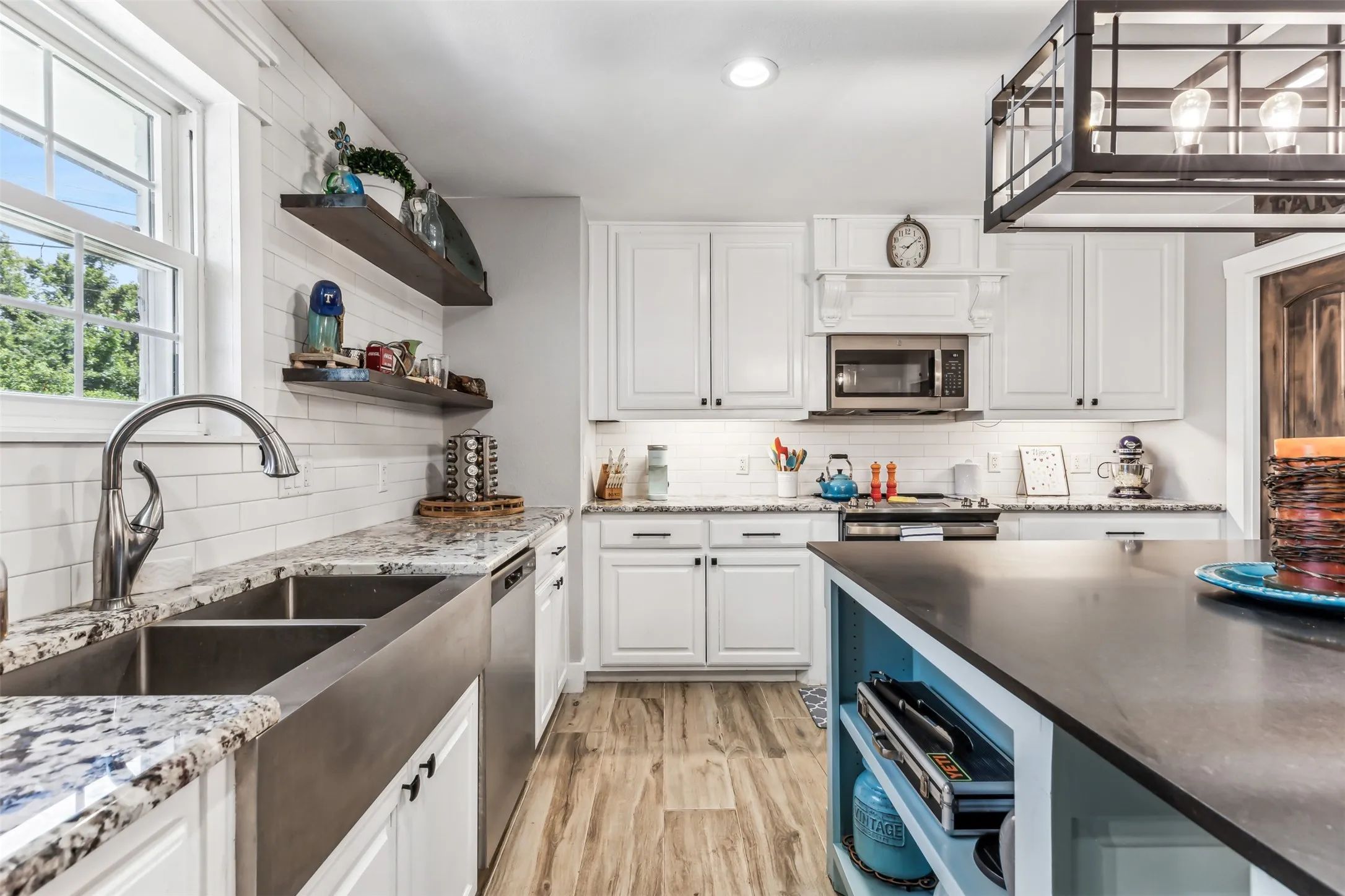 Single Family Residence For Sale in Johnson County , 304 W Links Drive, Godley, Texas 76044, 3 Bedroom, 2 Bathroom, 2 Garage spaces, 2,350 Sqft, built in 1966, mls#21311983, Real Estate Agent in Godley, Homes For Sale in Johnson county, Homes For Sale in Godley, Realtor in Godley Texas, Real Estate Brokerage Independent Realty Texas, Luminita Cordes Realtor