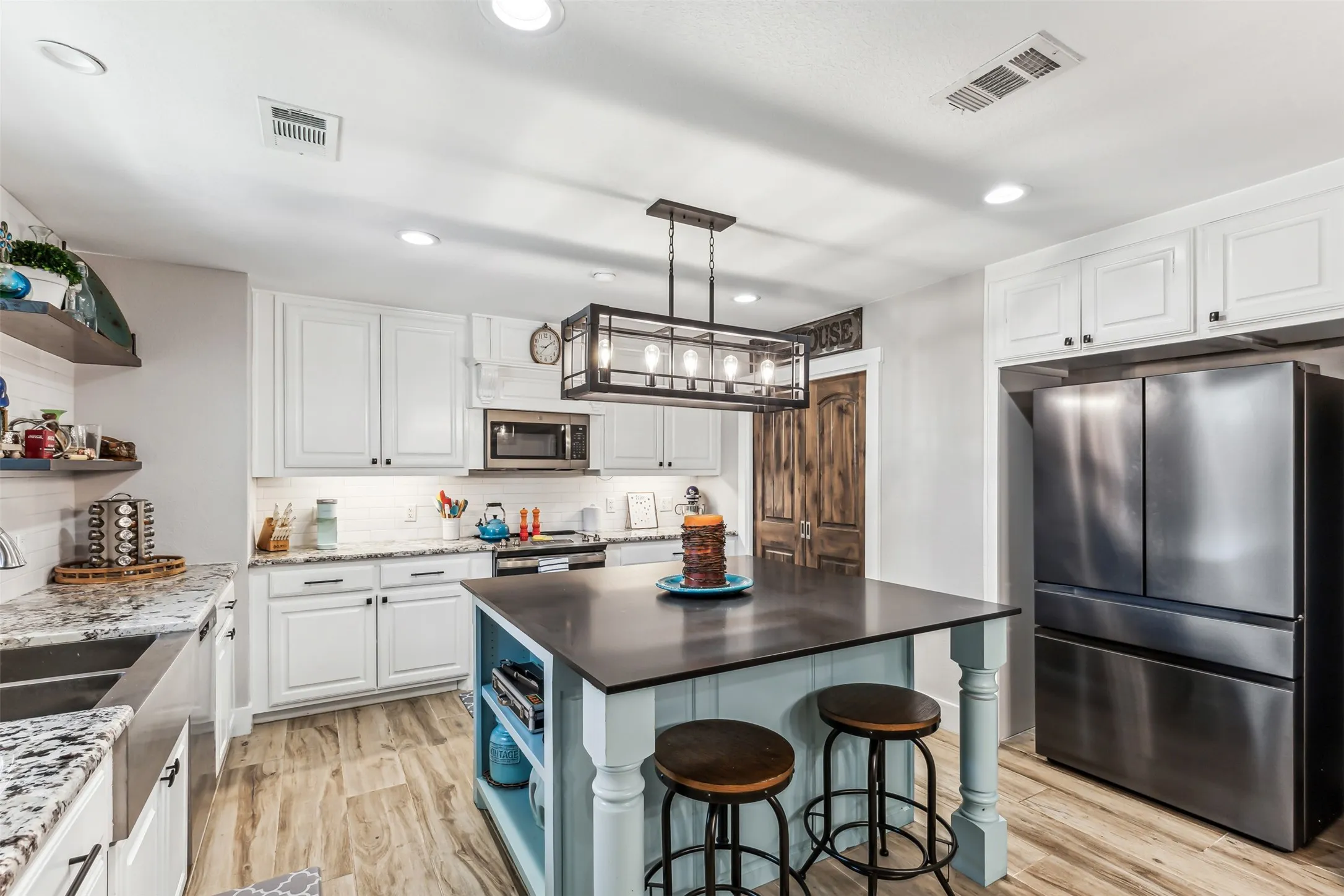Single Family Residence For Sale in Johnson County , 304 W Links Drive, Godley, Texas 76044, 3 Bedroom, 2 Bathroom, 2 Garage spaces, 2,350 Sqft, built in 1966, mls#21311983, Real Estate Agent in Godley, Homes For Sale in Johnson county, Homes For Sale in Godley, Realtor in Godley Texas, Real Estate Brokerage Independent Realty Texas, Luminita Cordes Realtor