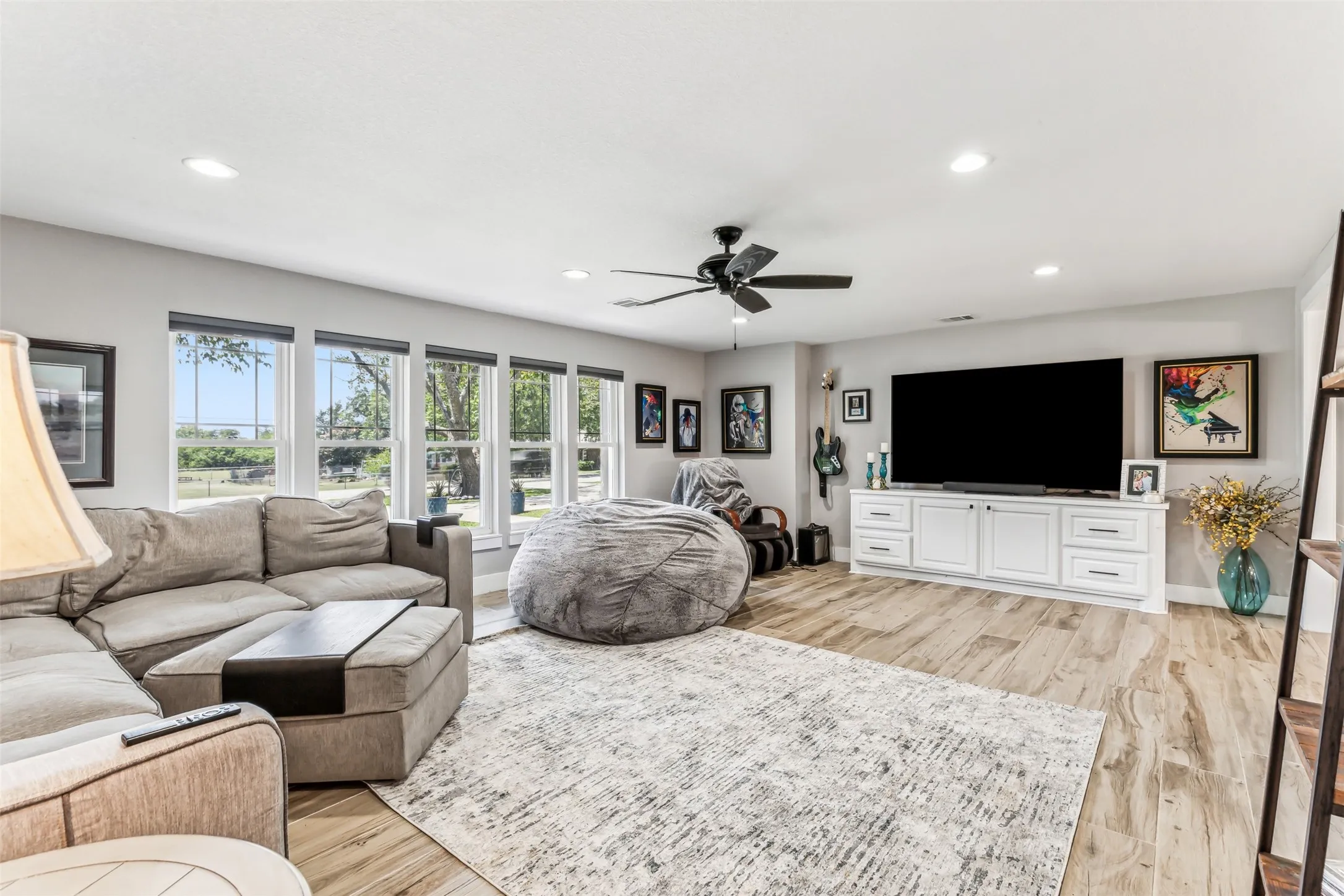 Single Family Residence For Sale in Johnson County , 304 W Links Drive, Godley, Texas 76044, 3 Bedroom, 2 Bathroom, 2 Garage spaces, 2,350 Sqft, built in 1966, mls#21311983, Real Estate Agent in Godley, Homes For Sale in Johnson county, Homes For Sale in Godley, Realtor in Godley Texas, Real Estate Brokerage Independent Realty Texas, Luminita Cordes Realtor