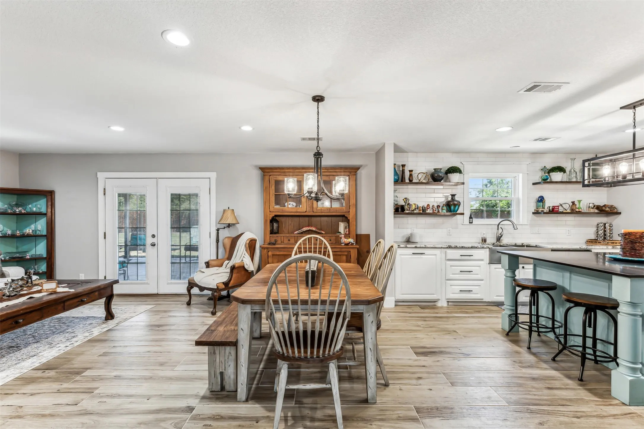 Single Family Residence For Sale in Johnson County , 304 W Links Drive, Godley, Texas 76044, 3 Bedroom, 2 Bathroom, 2 Garage spaces, 2,350 Sqft, built in 1966, mls#21311983, Real Estate Agent in Godley, Homes For Sale in Johnson county, Homes For Sale in Godley, Realtor in Godley Texas, Real Estate Brokerage Independent Realty Texas, Luminita Cordes Realtor