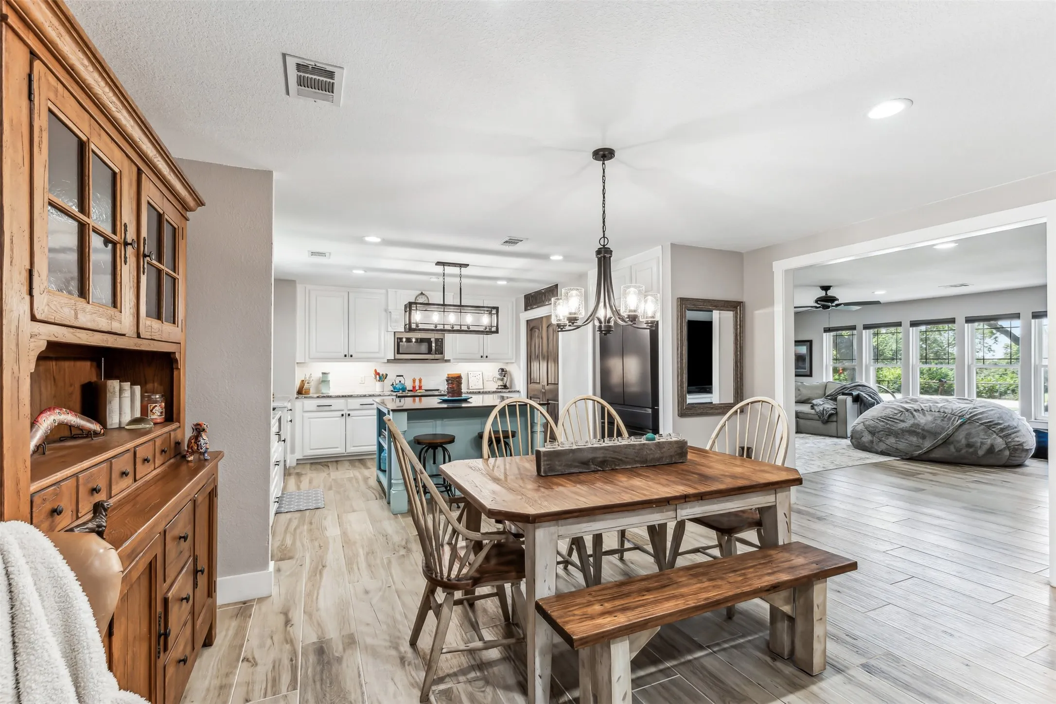 Single Family Residence For Sale in Johnson County , 304 W Links Drive, Godley, Texas 76044, 3 Bedroom, 2 Bathroom, 2 Garage spaces, 2,350 Sqft, built in 1966, mls#21311983, Real Estate Agent in Godley, Homes For Sale in Johnson county, Homes For Sale in Godley, Realtor in Godley Texas, Real Estate Brokerage Independent Realty Texas, Luminita Cordes Realtor