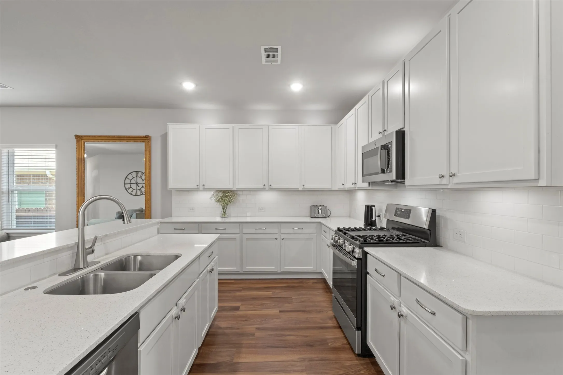 Single Family Residence For Sale in Kaufman County , 2092 Hartley Drive, Forney, Texas 75126, 3 Bedroom, 2 Bathroom, 2 Garage spaces, 1,916 Sqft, built in 2021, mls#21313588, Real Estate Agent in Forney, Homes For Sale in Kaufman county, Homes For Sale in Forney, Realtor in Forney Texas, Real Estate Brokerage Independent Realty Texas, Luminita Cordes Realtor