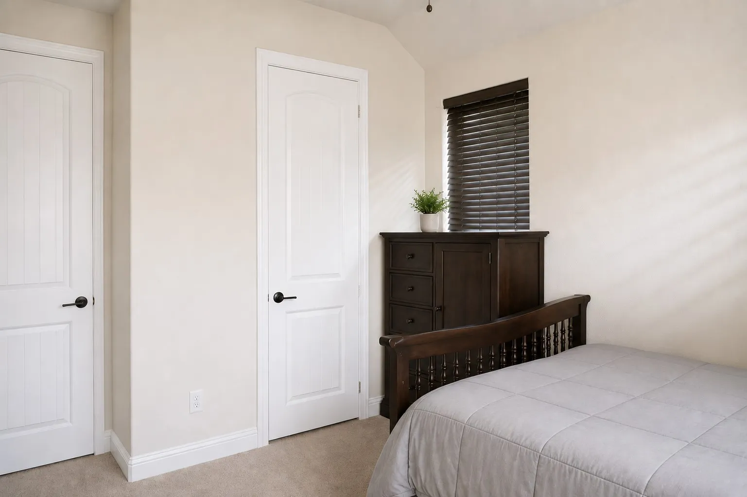 Single Family Residence For Sale in Johnson County , 279 Paluxy Street, Burleson, Texas 76028, 4 Bedroom, 2 Bathroom, 2 Garage spaces, 2,196 Sqft, built in 2020, mls#21280827, Real Estate Agent in Burleson, Homes For Sale in Johnson county, Homes For Sale in Burleson, Realtor in Burleson Texas, Real Estate Brokerage Independent Realty Texas, Luminita Cordes Realtor