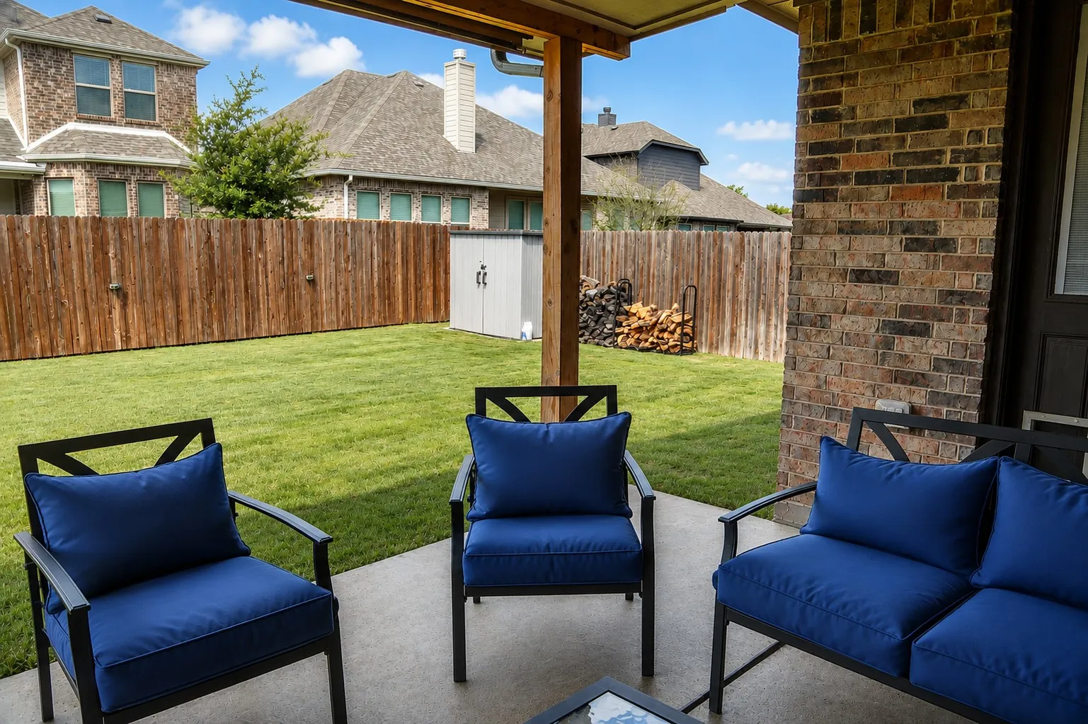 Covered patio with concrete flooring