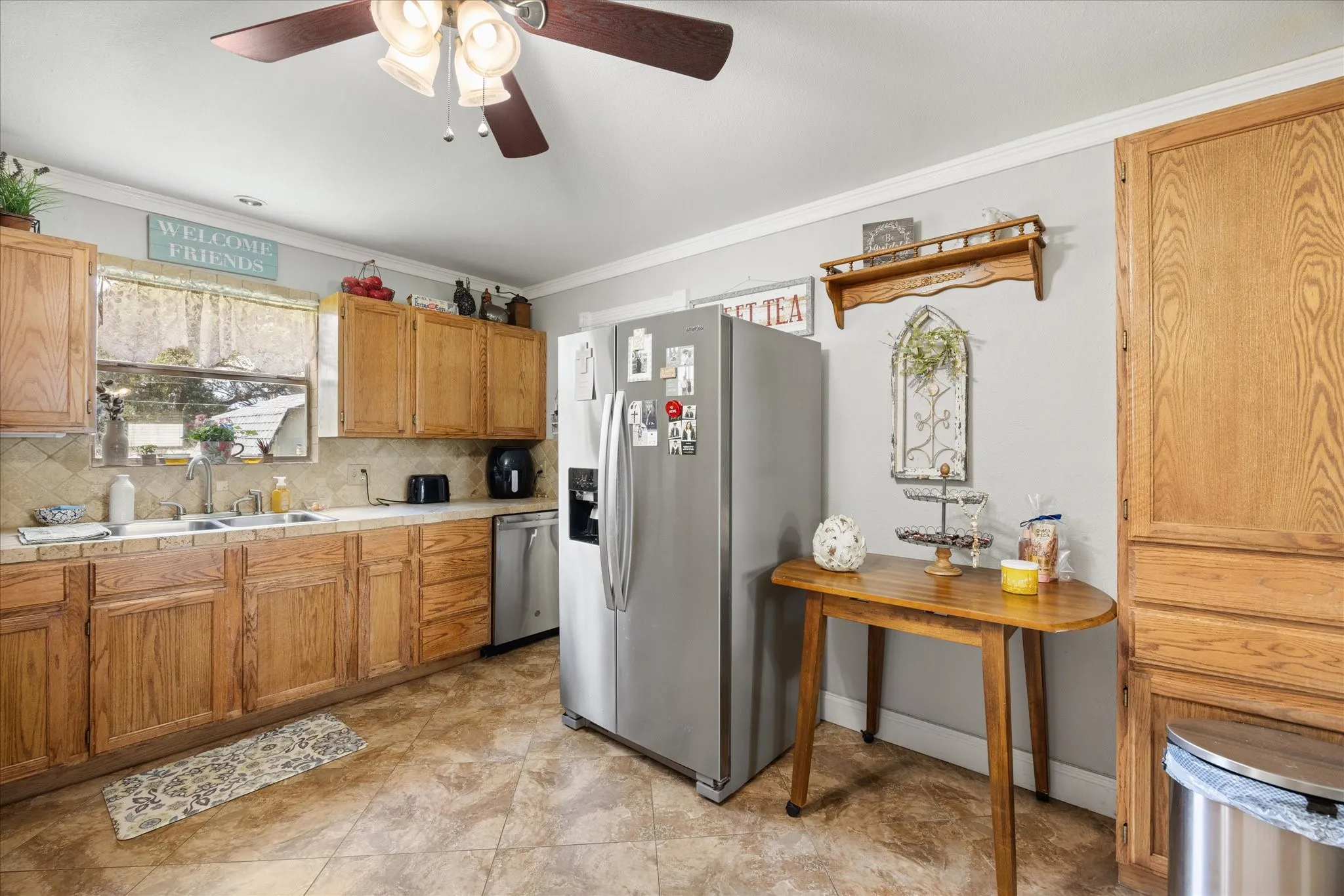 Single Family Residence For Sale in Hood County , 2022 Long Creek Court, Granbury, Texas 76049, 3 Bedroom, 2 Bathroom, Garage spaces, 1,456 Sqft, built in 1998, mls#21313562, Real Estate Agent in Granbury, Homes For Sale in Hood county, Homes For Sale in Granbury, Realtor in Granbury Texas, Real Estate Brokerage Independent Realty Texas, Luminita Cordes Realtor