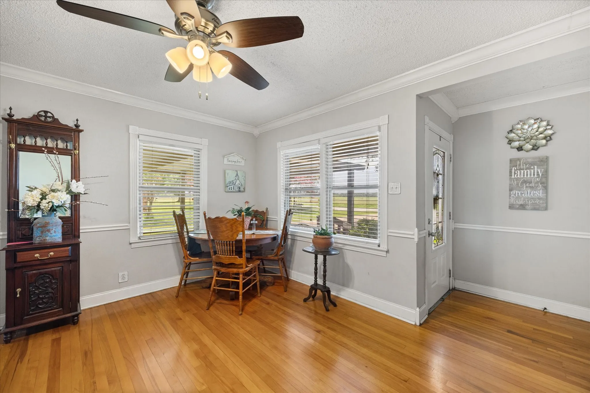 Single Family Residence For Sale in Hood County , 2022 Long Creek Court, Granbury, Texas 76049, 3 Bedroom, 2 Bathroom, Garage spaces, 1,456 Sqft, built in 1998, mls#21313562, Real Estate Agent in Granbury, Homes For Sale in Hood county, Homes For Sale in Granbury, Realtor in Granbury Texas, Real Estate Brokerage Independent Realty Texas, Luminita Cordes Realtor