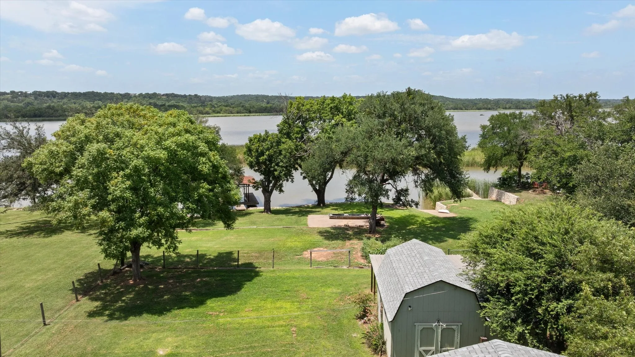 Single Family Residence For Sale in Hood County , 2022 Long Creek Court, Granbury, Texas 76049, 3 Bedroom, 2 Bathroom, Garage spaces, 1,456 Sqft, built in 1998, mls#21313562, Real Estate Agent in Granbury, Homes For Sale in Hood county, Homes For Sale in Granbury, Realtor in Granbury Texas, Real Estate Brokerage Independent Realty Texas, Luminita Cordes Realtor