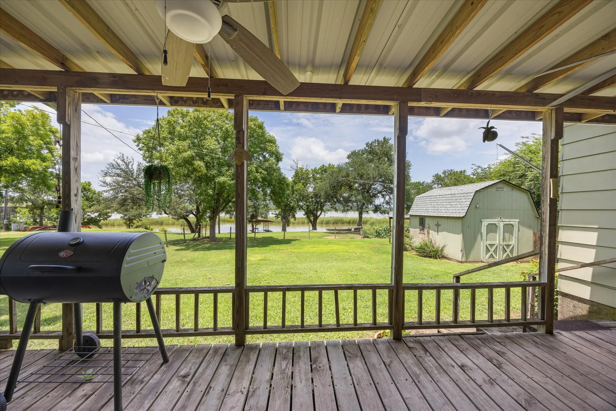 Single Family Residence For Sale in Hood County , 2022 Long Creek Court, Granbury, Texas 76049, 3 Bedroom, 2 Bathroom, Garage spaces, 1,456 Sqft, built in 1998, mls#21313562, Real Estate Agent in Granbury, Homes For Sale in Hood county, Homes For Sale in Granbury, Realtor in Granbury Texas, Real Estate Brokerage Independent Realty Texas, Luminita Cordes Realtor