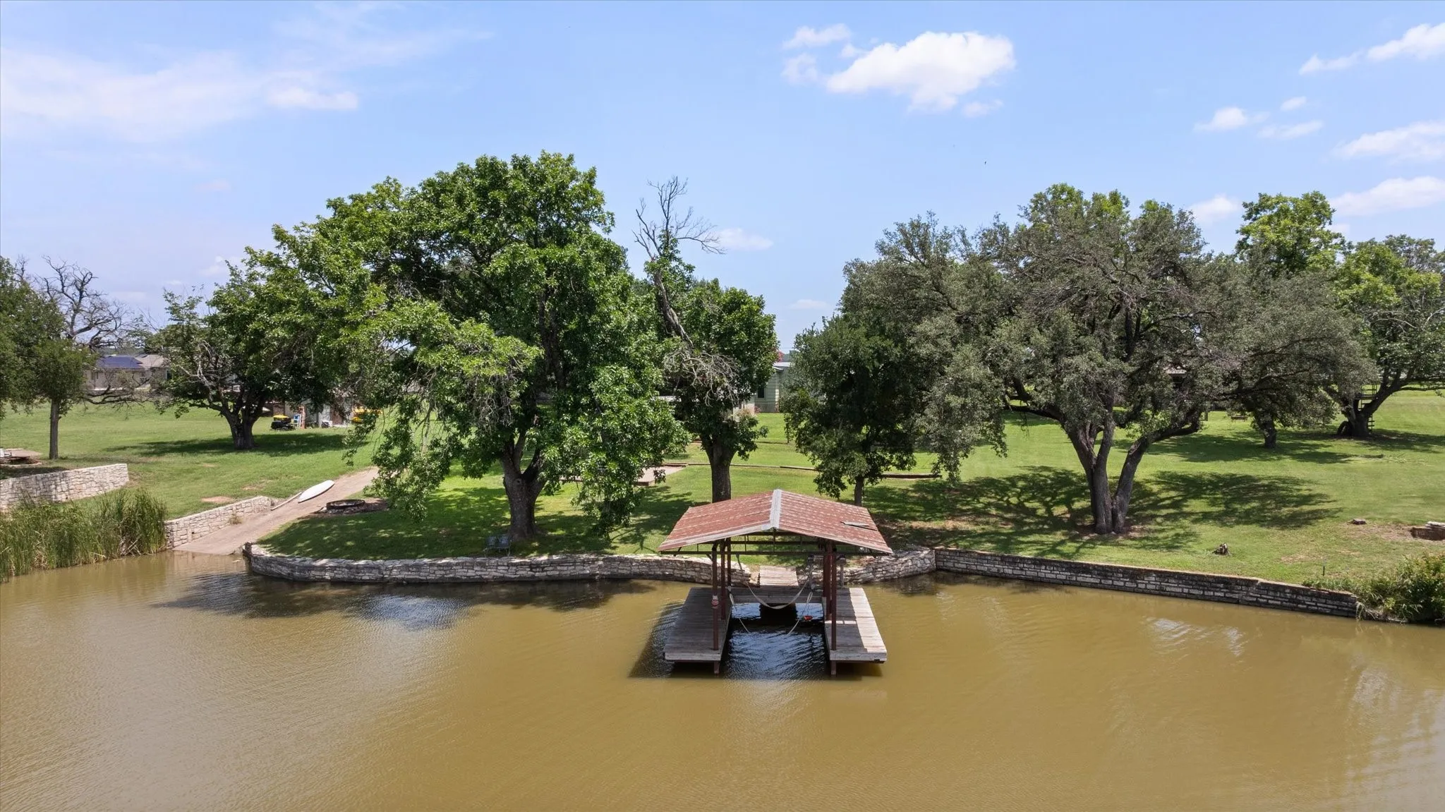Single Family Residence For Sale in Hood County , 2022 Long Creek Court, Granbury, Texas 76049, 3 Bedroom, 2 Bathroom, Garage spaces, 1,456 Sqft, built in 1998, mls#21313562, Real Estate Agent in Granbury, Homes For Sale in Hood county, Homes For Sale in Granbury, Realtor in Granbury Texas, Real Estate Brokerage Independent Realty Texas, Luminita Cordes Realtor