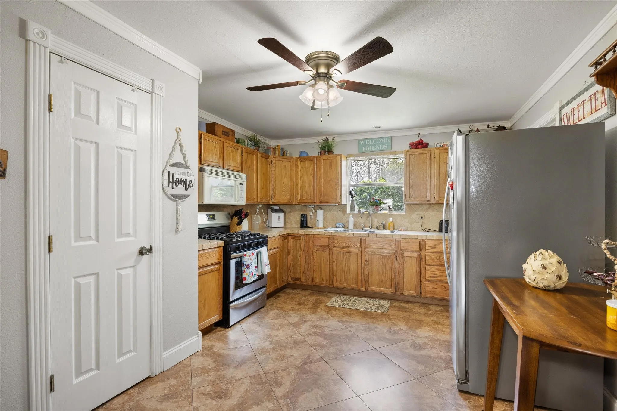 Single Family Residence For Sale in Hood County , 2022 Long Creek Court, Granbury, Texas 76049, 3 Bedroom, 2 Bathroom, Garage spaces, 1,456 Sqft, built in 1998, mls#21313562, Real Estate Agent in Granbury, Homes For Sale in Hood county, Homes For Sale in Granbury, Realtor in Granbury Texas, Real Estate Brokerage Independent Realty Texas, Luminita Cordes Realtor