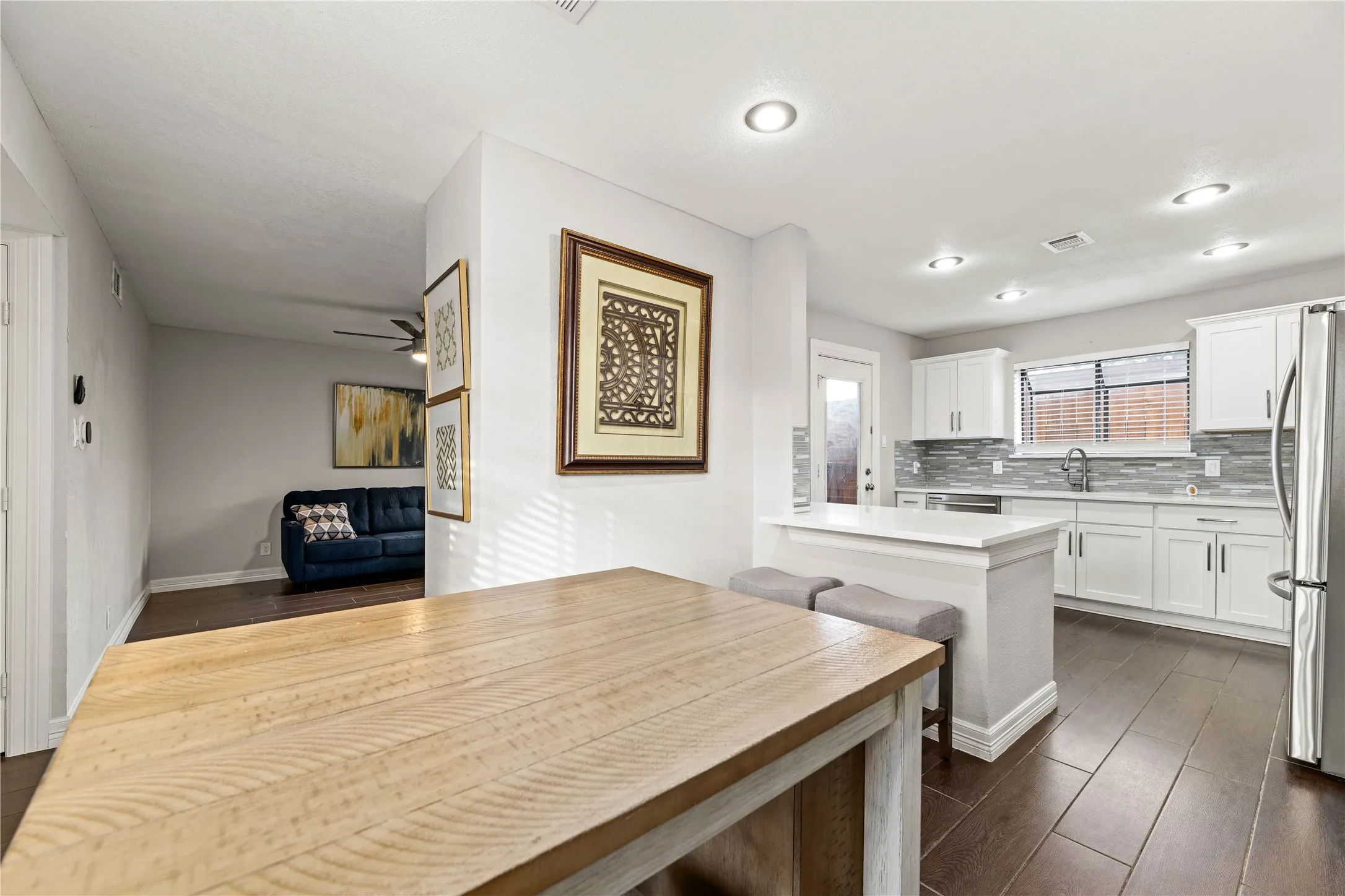 Condominium For Rent in Collin County , 4748 Old Bent Tree Lane 1007, Dallas, Texas 75287, 1 Bedroom, 1 Bathroom, Garage spaces, 651 Sqft, built in 1985, mls#21313596, Real Estate Agent in Dallas, Homes For Rent in Collin county, Homes For Rent in Dallas, Realtor in Dallas Texas, Real Estate Brokerage Independent Realty Texas, Luminita Cordes Realtor