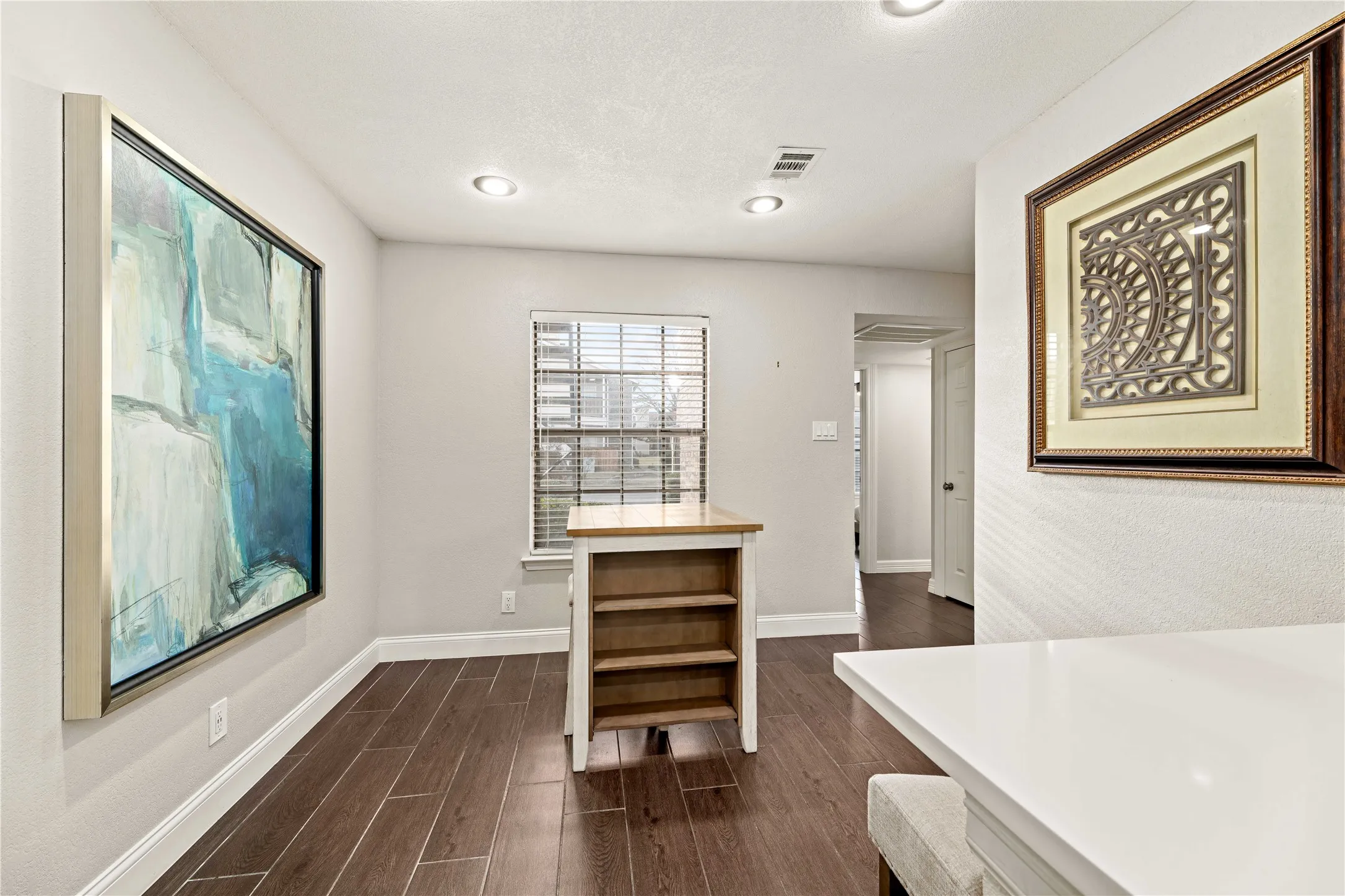 Condominium For Rent in Collin County , 4748 Old Bent Tree Lane 1007, Dallas, Texas 75287, 1 Bedroom, 1 Bathroom, Garage spaces, 651 Sqft, built in 1985, mls#21313596, Real Estate Agent in Dallas, Homes For Rent in Collin county, Homes For Rent in Dallas, Realtor in Dallas Texas, Real Estate Brokerage Independent Realty Texas, Luminita Cordes Realtor