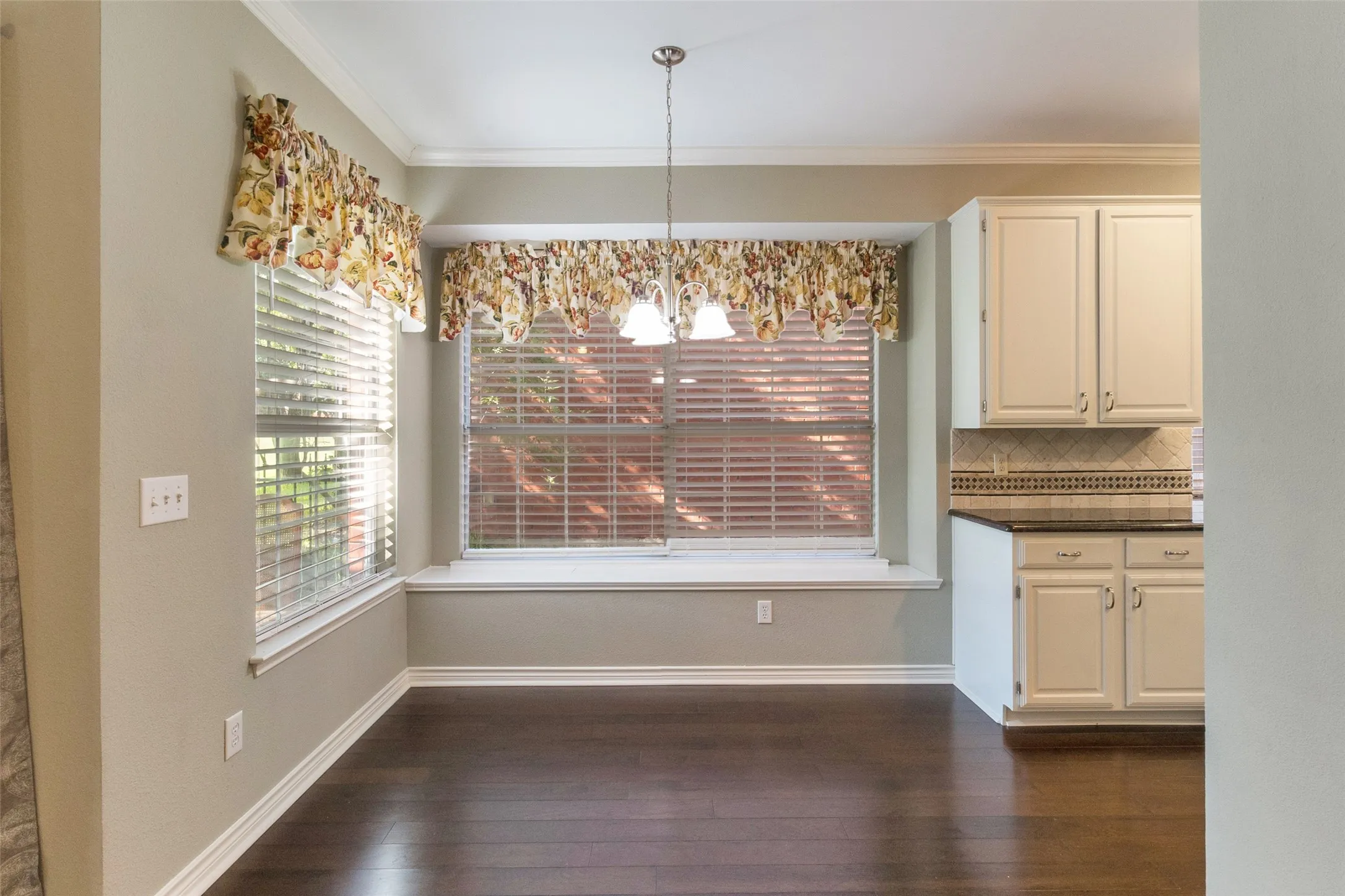 Single Family Residence For Sale in Dallas County , 7529 Vineyard Trail, Garland, Texas 75044, 4 Bedrooms, 3 Bathrooms, 2 Garage spaces, 2,807 Sqft, built in 1991, Price $549,999, mls#21313410, Real Estate Agent in Garland, Homes For Sale in Dallas county, Homes For Sale in Garland, Realtor in Garland Texas, Real Estate Brokerage Independent Realty Texas, Luminita Cordes Realtor