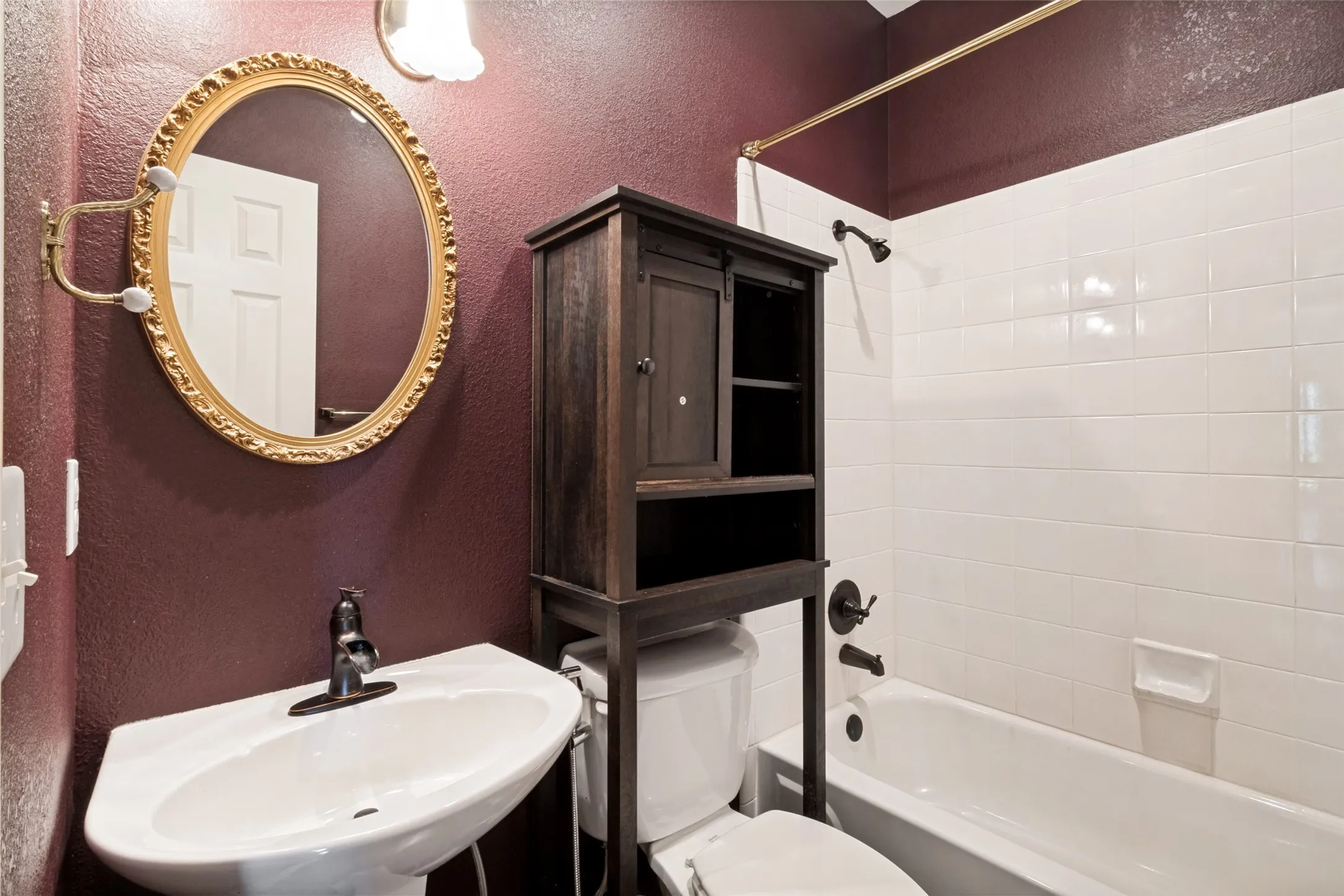 Single Family Residence For Sale in Dallas County , 7529 Vineyard Trail, Garland, Texas 75044, 4 Bedrooms, 3 Bathrooms, 2 Garage spaces, 2,807 Sqft, built in 1991, Price $549,999, mls#21313410, Real Estate Agent in Garland, Homes For Sale in Dallas county, Homes For Sale in Garland, Realtor in Garland Texas, Real Estate Brokerage Independent Realty Texas, Luminita Cordes Realtor