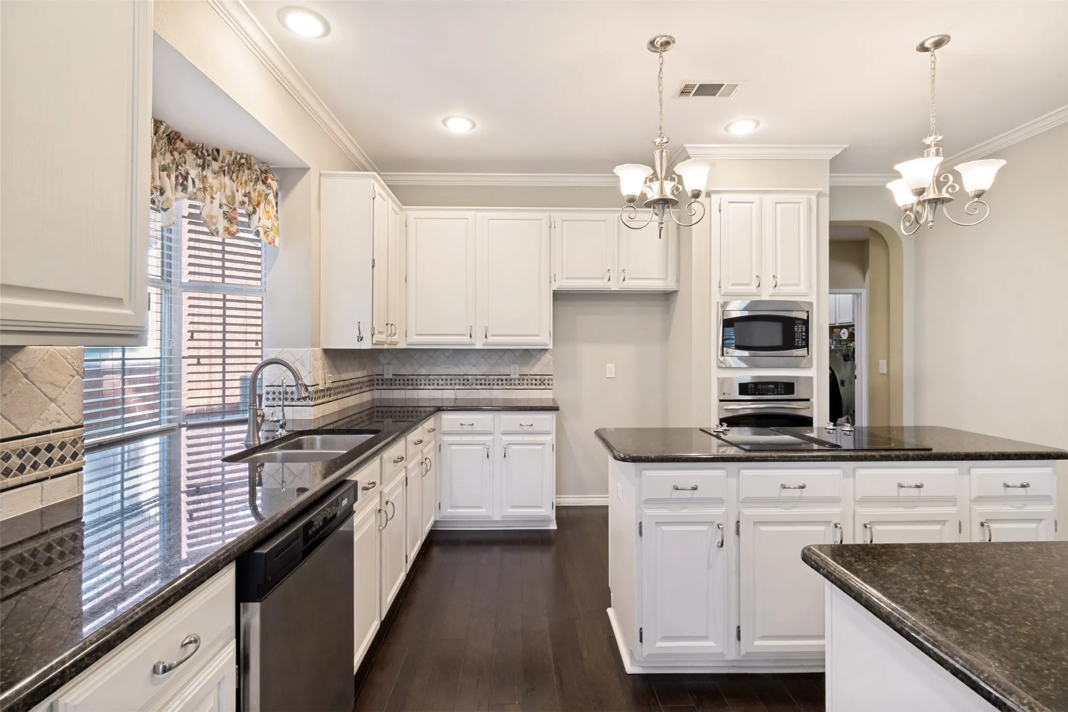 Single Family Residence For Sale in Dallas County , 7529 Vineyard Trail, Garland, Texas 75044, 4 Bedrooms, 3 Bathrooms, 2 Garage spaces, 2,807 Sqft, built in 1991, Price $549,999, mls#21313410, Real Estate Agent in Garland, Homes For Sale in Dallas county, Homes For Sale in Garland, Realtor in Garland Texas, Real Estate Brokerage Independent Realty Texas, Luminita Cordes Realtor