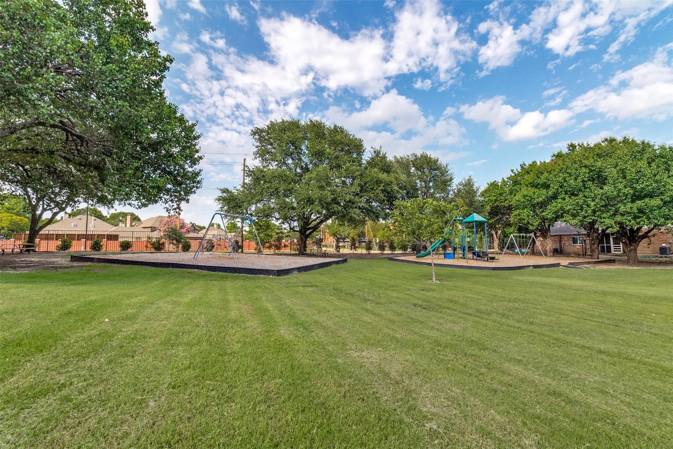 Single Family Residence For Sale in Dallas County , 7529 Vineyard Trail, Garland, Texas 75044, 4 Bedrooms, 3 Bathrooms, 2 Garage spaces, 2,807 Sqft, built in 1991, Price $549,999, mls#21313410, Real Estate Agent in Garland, Homes For Sale in Dallas county, Homes For Sale in Garland, Realtor in Garland Texas, Real Estate Brokerage Independent Realty Texas, Luminita Cordes Realtor