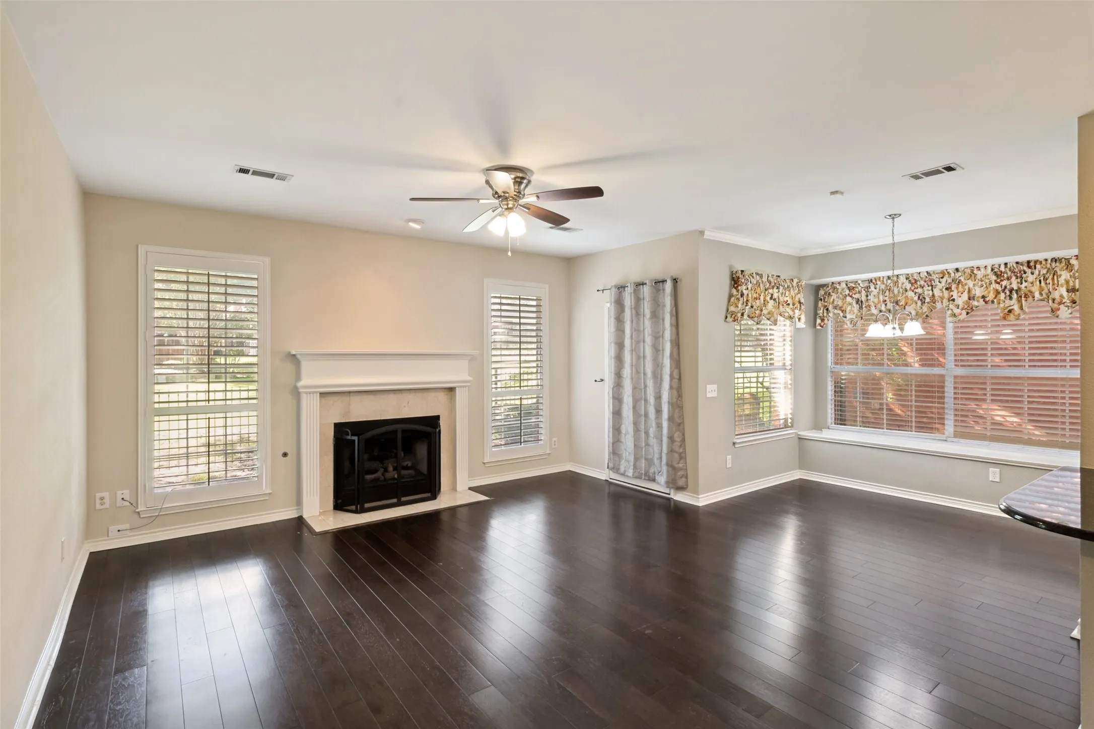 Single Family Residence For Sale in Dallas County , 7529 Vineyard Trail, Garland, Texas 75044, 4 Bedrooms, 3 Bathrooms, 2 Garage spaces, 2,807 Sqft, built in 1991, Price $549,999, mls#21313410, Real Estate Agent in Garland, Homes For Sale in Dallas county, Homes For Sale in Garland, Realtor in Garland Texas, Real Estate Brokerage Independent Realty Texas, Luminita Cordes Realtor