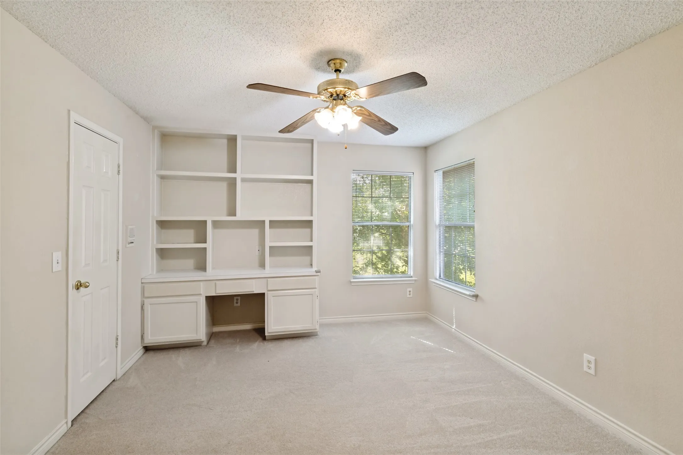Single Family Residence For Sale in Dallas County , 7529 Vineyard Trail, Garland, Texas 75044, 4 Bedrooms, 3 Bathrooms, 2 Garage spaces, 2,807 Sqft, built in 1991, Price $549,999, mls#21313410, Real Estate Agent in Garland, Homes For Sale in Dallas county, Homes For Sale in Garland, Realtor in Garland Texas, Real Estate Brokerage Independent Realty Texas, Luminita Cordes Realtor