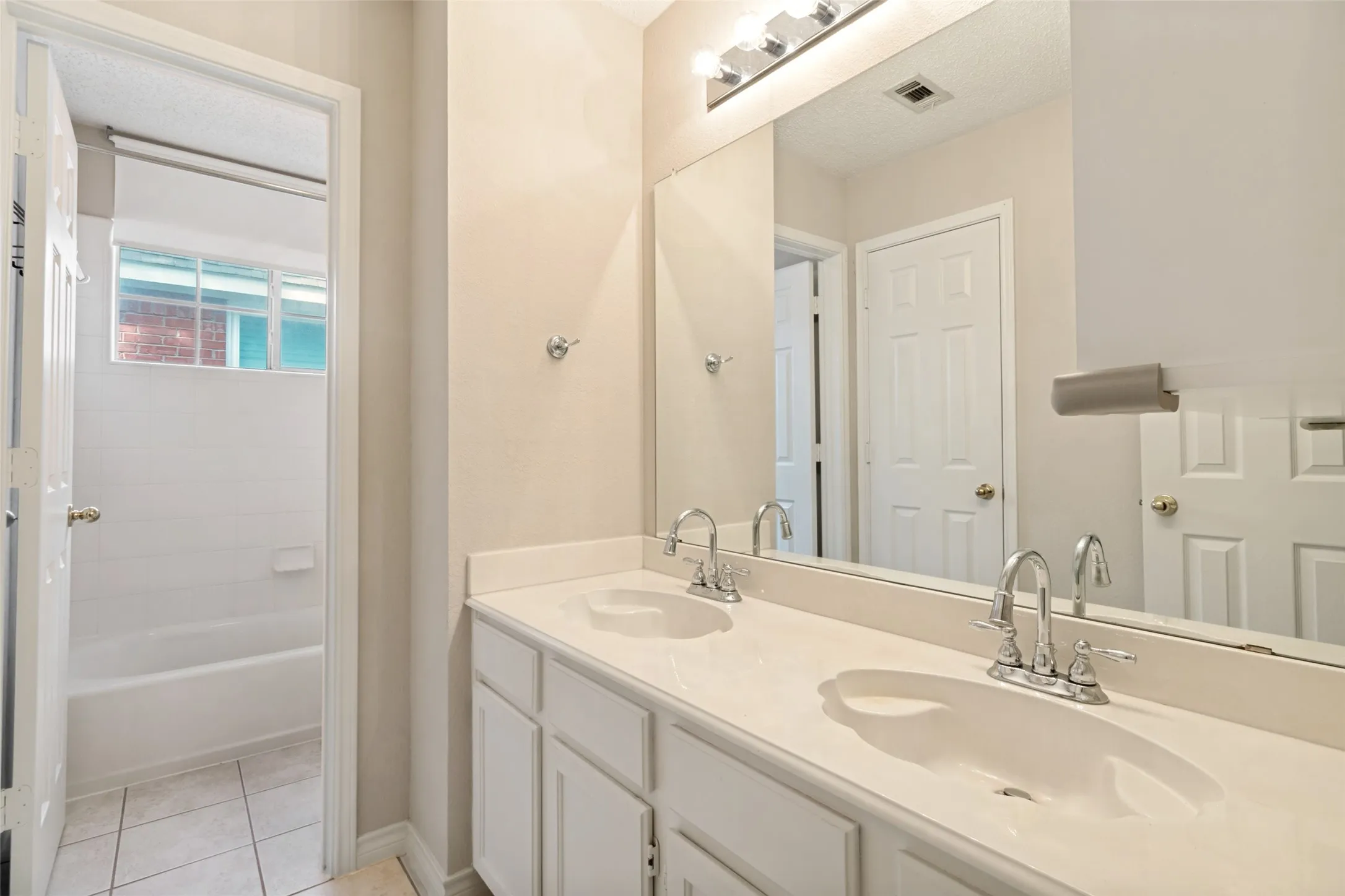 Single Family Residence For Sale in Dallas County , 7529 Vineyard Trail, Garland, Texas 75044, 4 Bedrooms, 3 Bathrooms, 2 Garage spaces, 2,807 Sqft, built in 1991, Price $549,999, mls#21313410, Real Estate Agent in Garland, Homes For Sale in Dallas county, Homes For Sale in Garland, Realtor in Garland Texas, Real Estate Brokerage Independent Realty Texas, Luminita Cordes Realtor