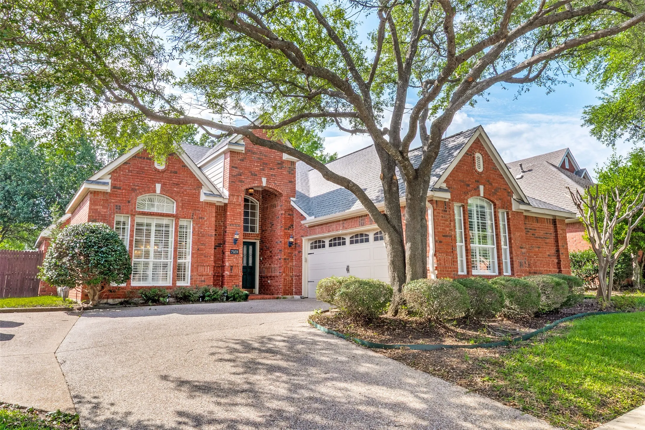 Single Family Residence For Sale in Dallas County , 7529 Vineyard Trail, Garland, Texas 75044, 4 Bedrooms, 3 Bathrooms, 2 Garage spaces, 2,807 Sqft, built in 1991, Price $549,999, mls#21313410, Real Estate Agent in Garland, Homes For Sale in Dallas county, Homes For Sale in Garland, Realtor in Garland Texas, Real Estate Brokerage Independent Realty Texas, Luminita Cordes Realtor