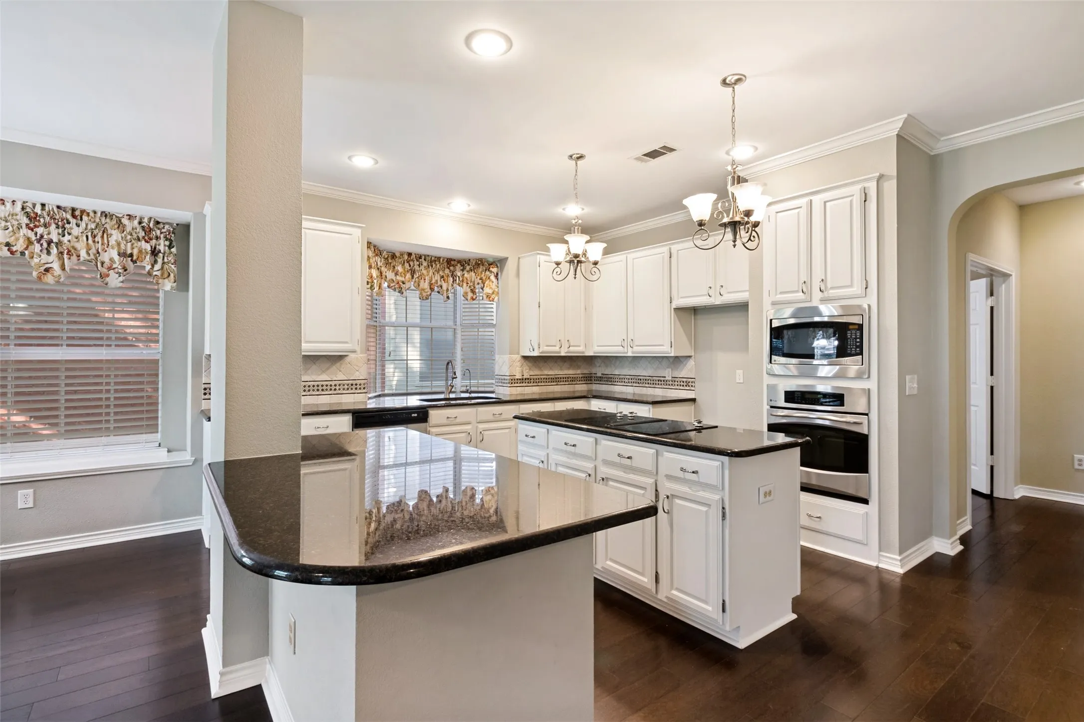 Single Family Residence For Sale in Dallas County , 7529 Vineyard Trail, Garland, Texas 75044, 4 Bedrooms, 3 Bathrooms, 2 Garage spaces, 2,807 Sqft, built in 1991, Price $549,999, mls#21313410, Real Estate Agent in Garland, Homes For Sale in Dallas county, Homes For Sale in Garland, Realtor in Garland Texas, Real Estate Brokerage Independent Realty Texas, Luminita Cordes Realtor