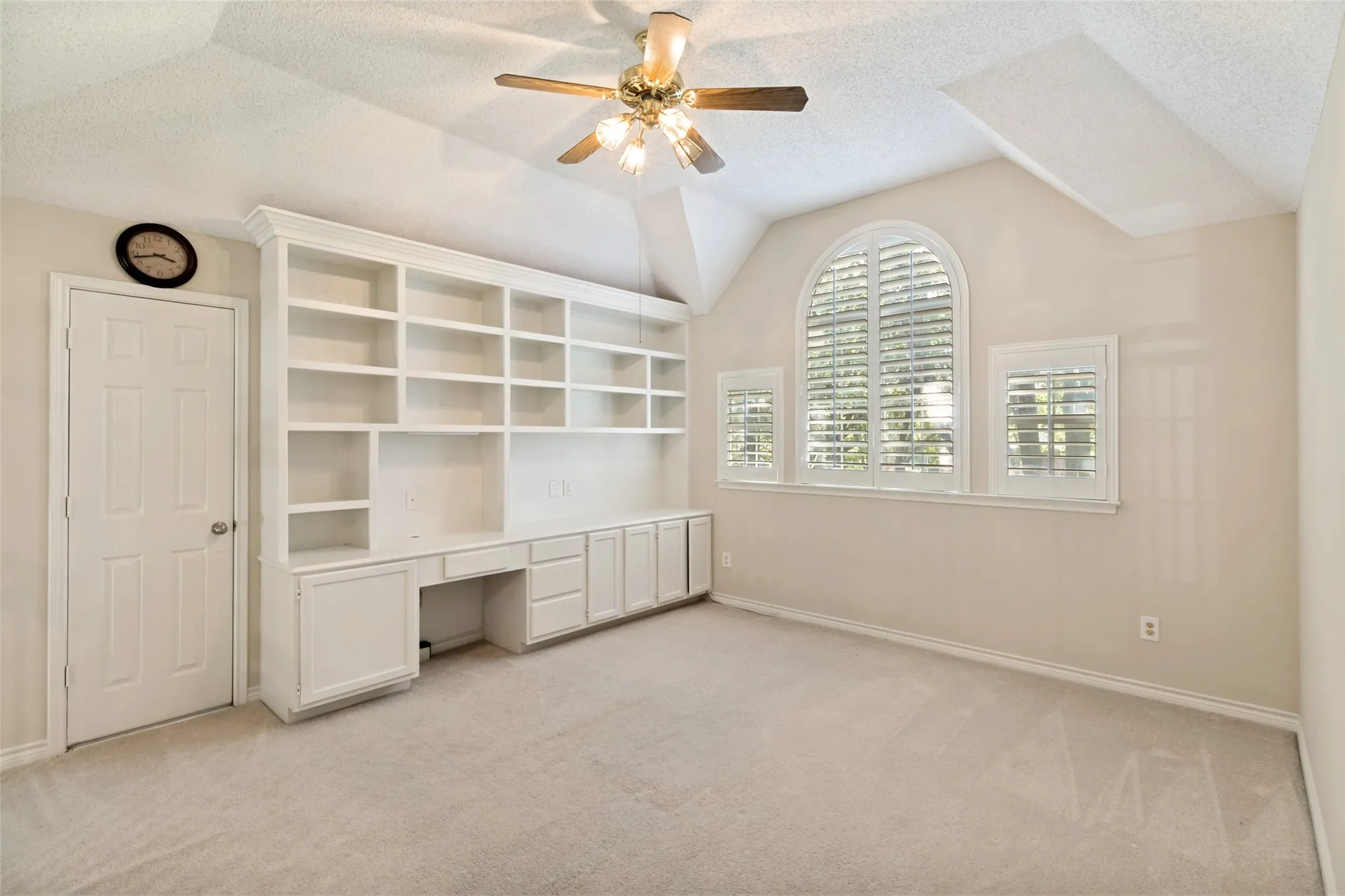 Single Family Residence For Sale in Dallas County , 7529 Vineyard Trail, Garland, Texas 75044, 4 Bedrooms, 3 Bathrooms, 2 Garage spaces, 2,807 Sqft, built in 1991, Price $549,999, mls#21313410, Real Estate Agent in Garland, Homes For Sale in Dallas county, Homes For Sale in Garland, Realtor in Garland Texas, Real Estate Brokerage Independent Realty Texas, Luminita Cordes Realtor