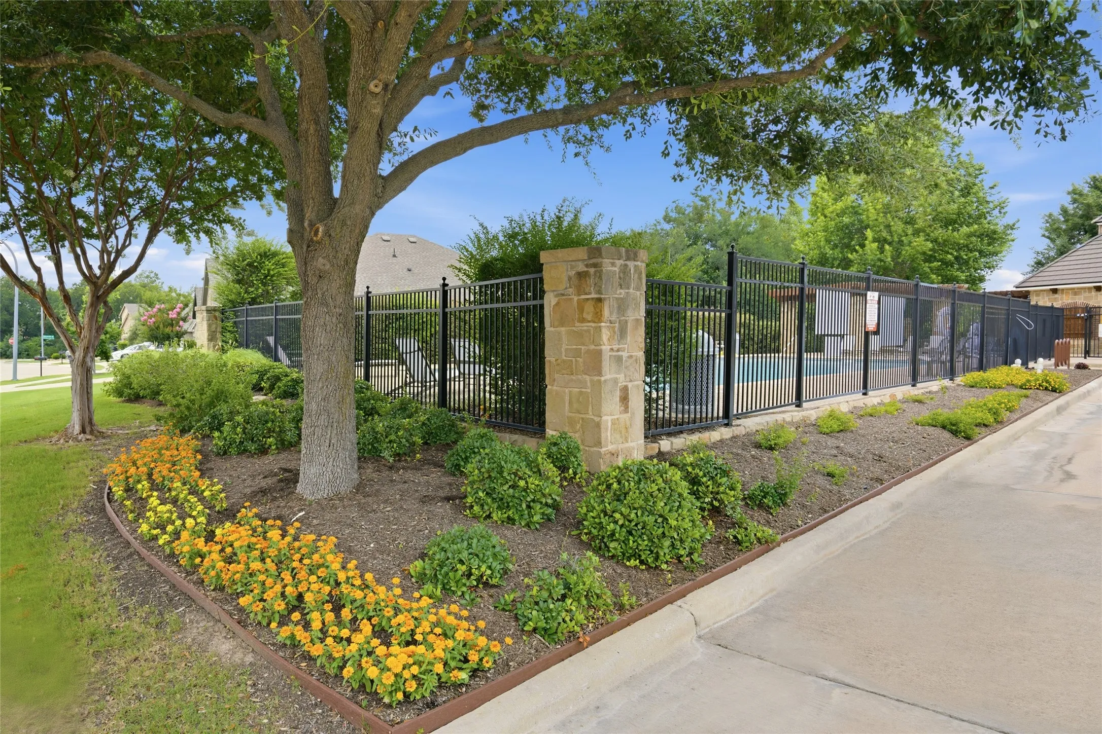 Single Family Residence For Sale in Denton County , 15316 Mallard Creek Street, Fort Worth, Texas 76262, 3 Bedroom, 2 Bathroom, 2 Garage spaces, 2,102 Sqft, built in 2011, mls#21313377, Real Estate Agent in Fort Worth, Homes For Sale in Denton county, Homes For Sale in Fort Worth, Realtor in Fort Worth Texas, Real Estate Brokerage Independent Realty Texas, Luminita Cordes Realtor