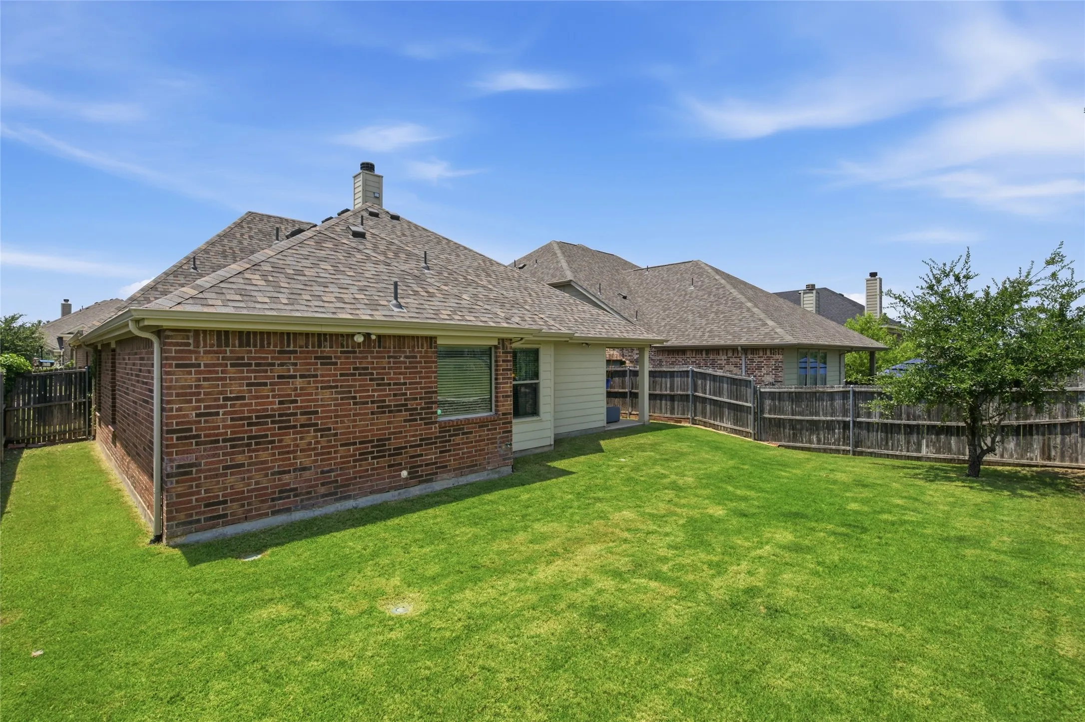 Single Family Residence For Sale in Denton County , 15316 Mallard Creek Street, Fort Worth, Texas 76262, 3 Bedroom, 2 Bathroom, 2 Garage spaces, 2,102 Sqft, built in 2011, mls#21313377, Real Estate Agent in Fort Worth, Homes For Sale in Denton county, Homes For Sale in Fort Worth, Realtor in Fort Worth Texas, Real Estate Brokerage Independent Realty Texas, Luminita Cordes Realtor