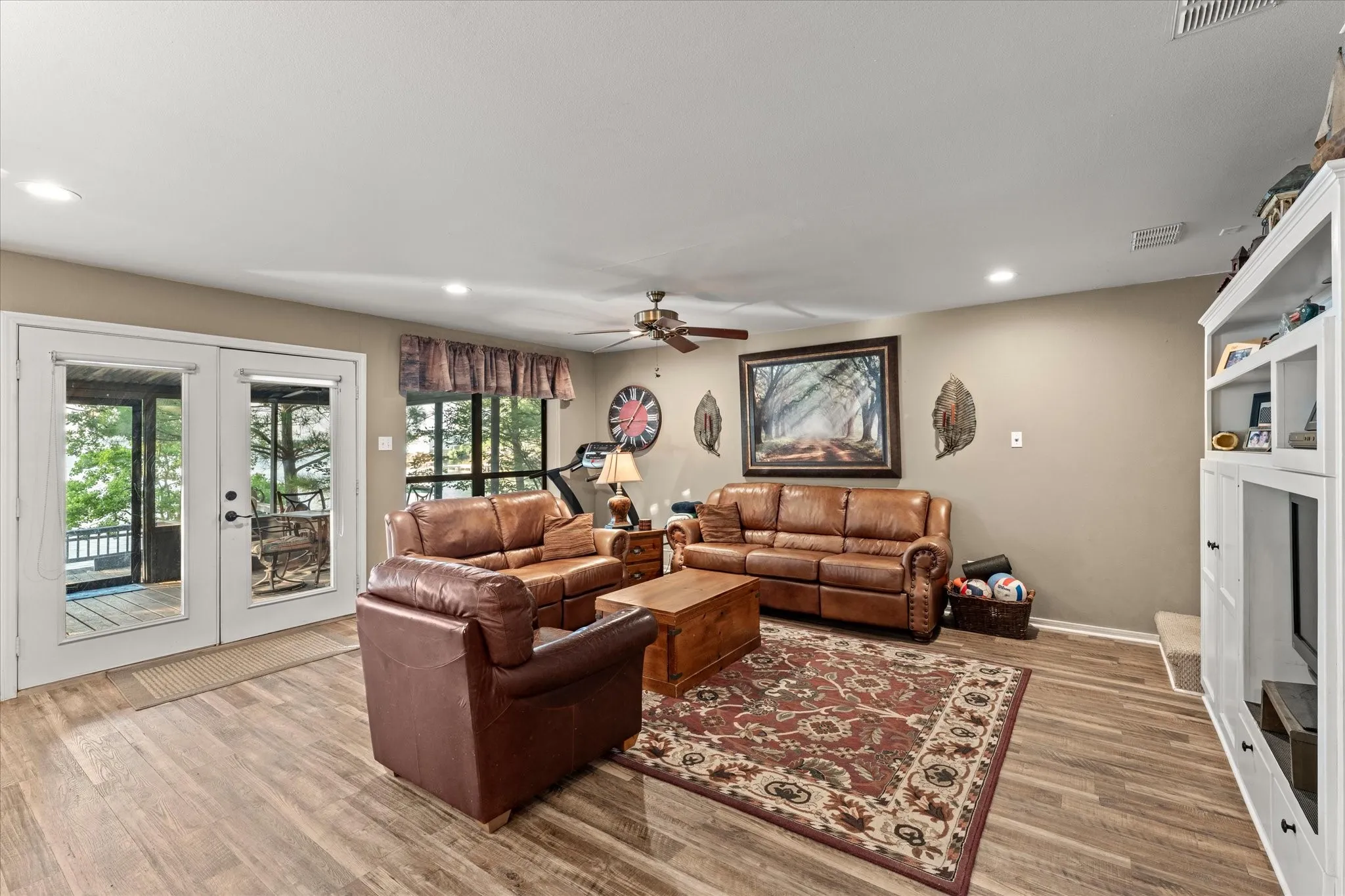 Single Family Residence For Sale in Camp County , 338 Private Road 52040, Pittsburg, Texas 75686, 3 Bedroom, 2 Bathroom, Garage spaces, 2,228 Sqft, built in 1998, mls#21313544, Real Estate Agent in Pittsburg, Homes For Sale in Camp county, Homes For Sale in Pittsburg, Realtor in Pittsburg Texas, Real Estate Brokerage Independent Realty Texas, Luminita Cordes Realtor