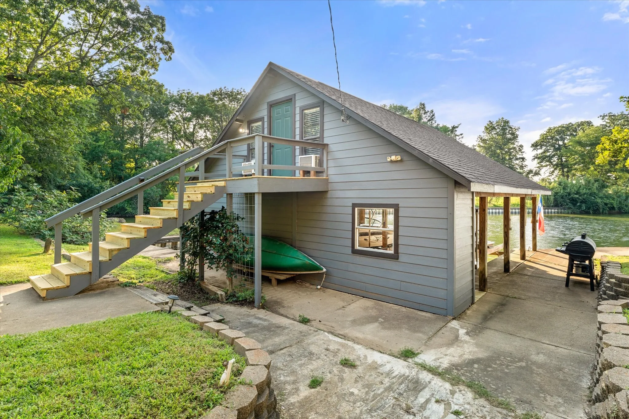 Single Family Residence For Sale in Camp County , 338 Private Road 52040, Pittsburg, Texas 75686, 3 Bedroom, 2 Bathroom, Garage spaces, 2,228 Sqft, built in 1998, mls#21313544, Real Estate Agent in Pittsburg, Homes For Sale in Camp county, Homes For Sale in Pittsburg, Realtor in Pittsburg Texas, Real Estate Brokerage Independent Realty Texas, Luminita Cordes Realtor