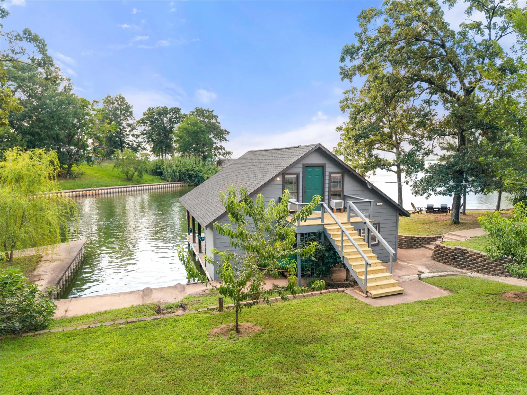 Single Family Residence For Sale in Camp County , 338 Private Road 52040, Pittsburg, Texas 75686, 3 Bedroom, 2 Bathroom, Garage spaces, 2,228 Sqft, built in 1998, mls#21313544, Real Estate Agent in Pittsburg, Homes For Sale in Camp county, Homes For Sale in Pittsburg, Realtor in Pittsburg Texas, Real Estate Brokerage Independent Realty Texas, Luminita Cordes Realtor
