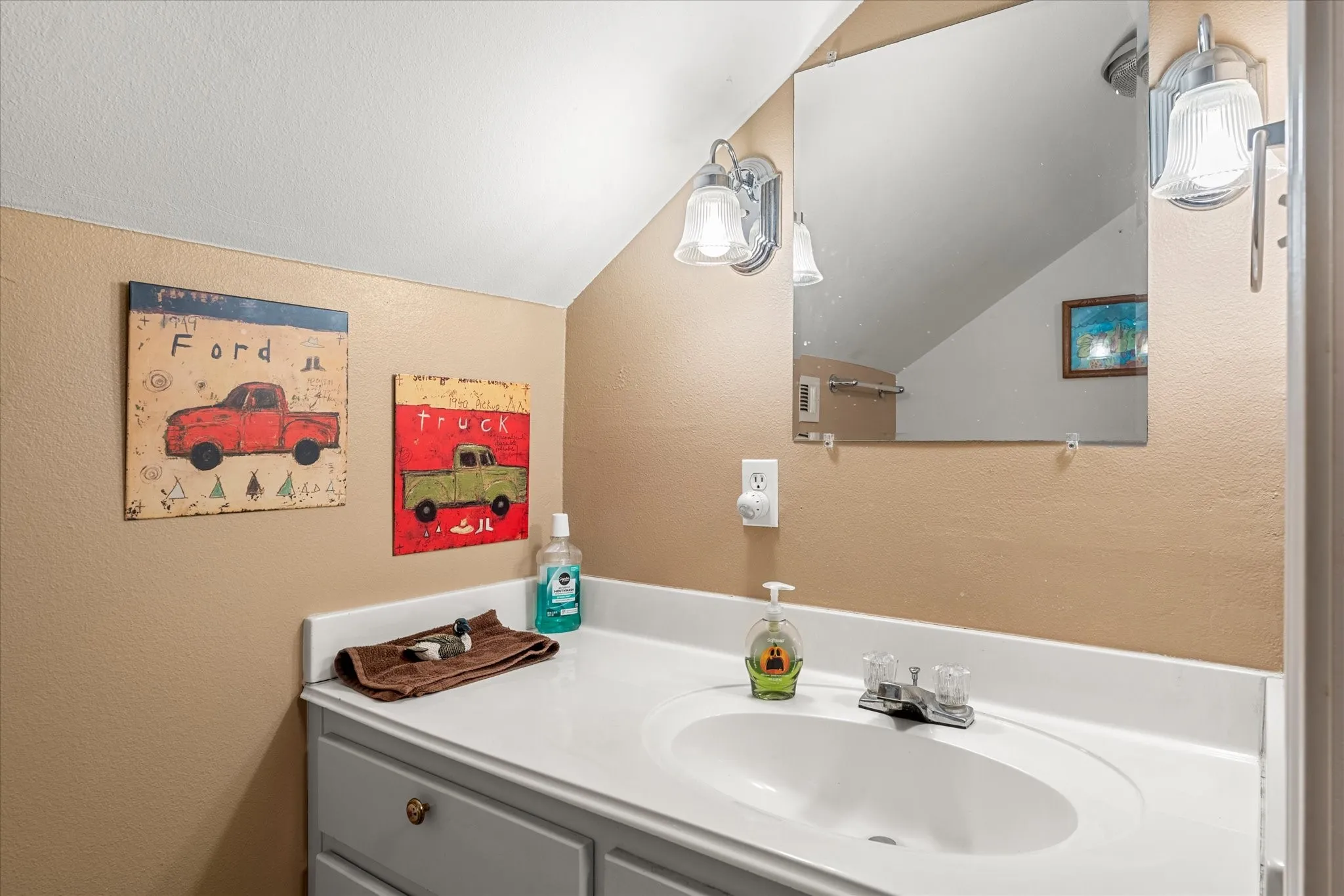 Single Family Residence For Sale in Camp County , 338 Private Road 52040, Pittsburg, Texas 75686, 3 Bedroom, 2 Bathroom, Garage spaces, 2,228 Sqft, built in 1998, mls#21313544, Real Estate Agent in Pittsburg, Homes For Sale in Camp county, Homes For Sale in Pittsburg, Realtor in Pittsburg Texas, Real Estate Brokerage Independent Realty Texas, Luminita Cordes Realtor